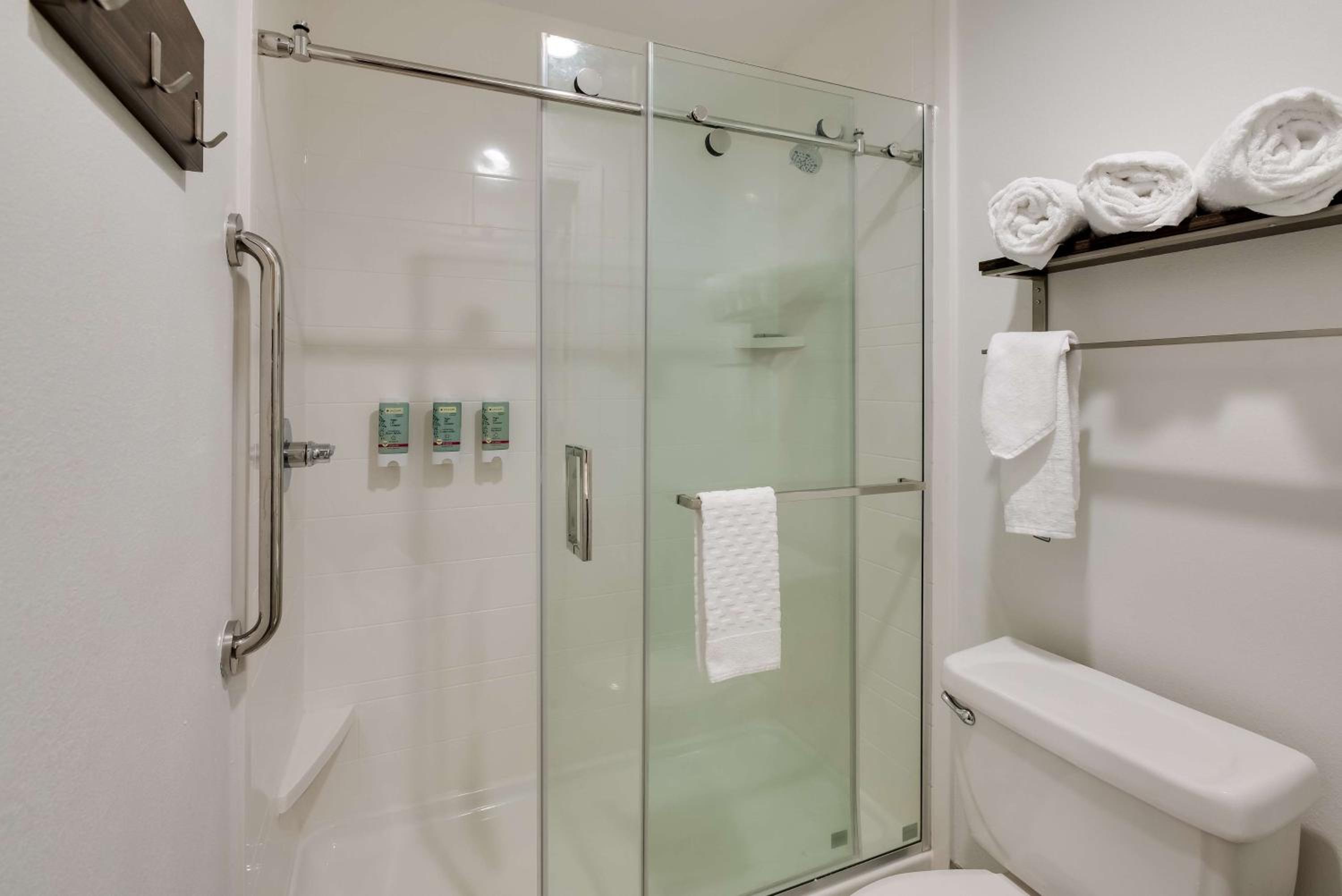 King Suite with Kitchenette - Photo 3