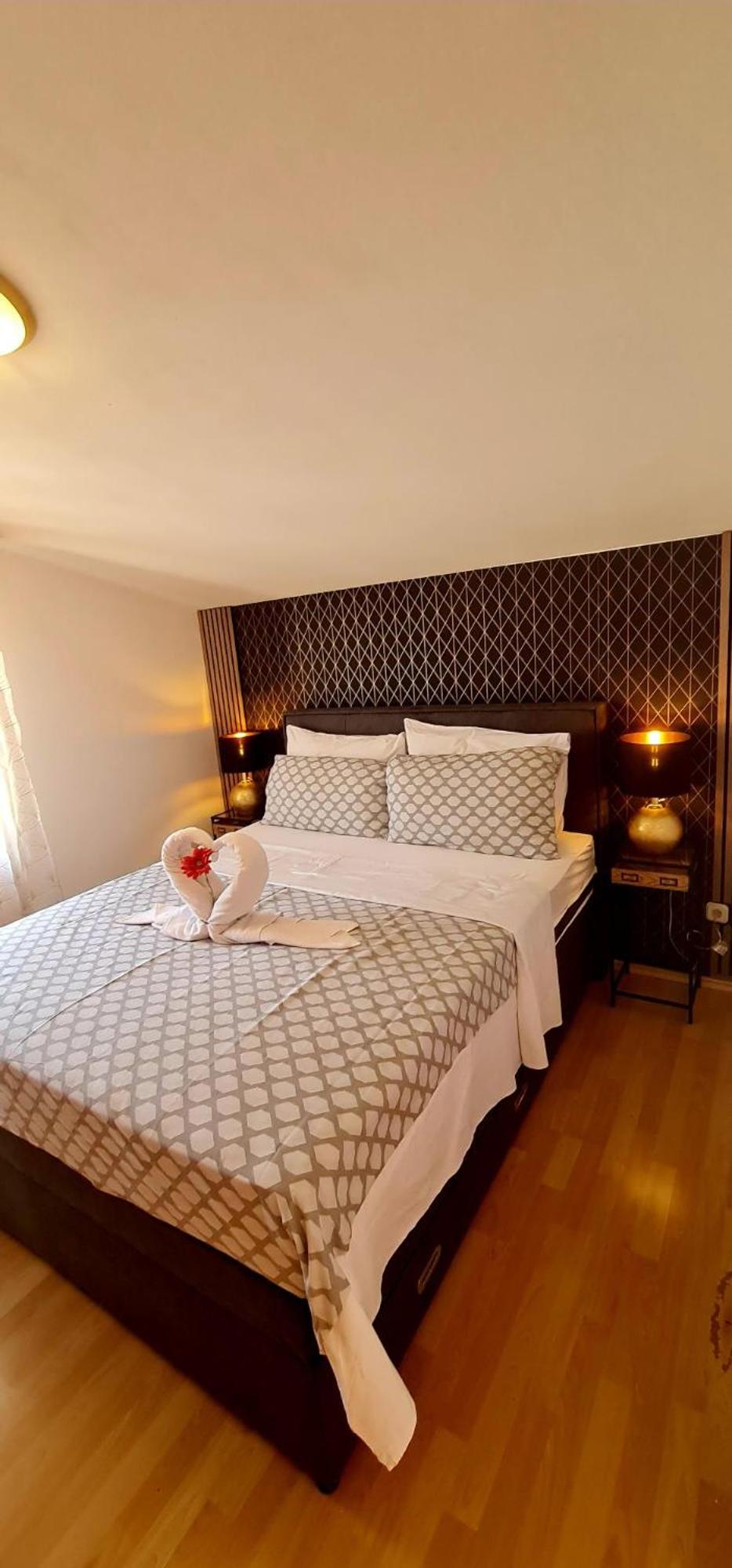 One-Bedroom Apartment - Photo 3