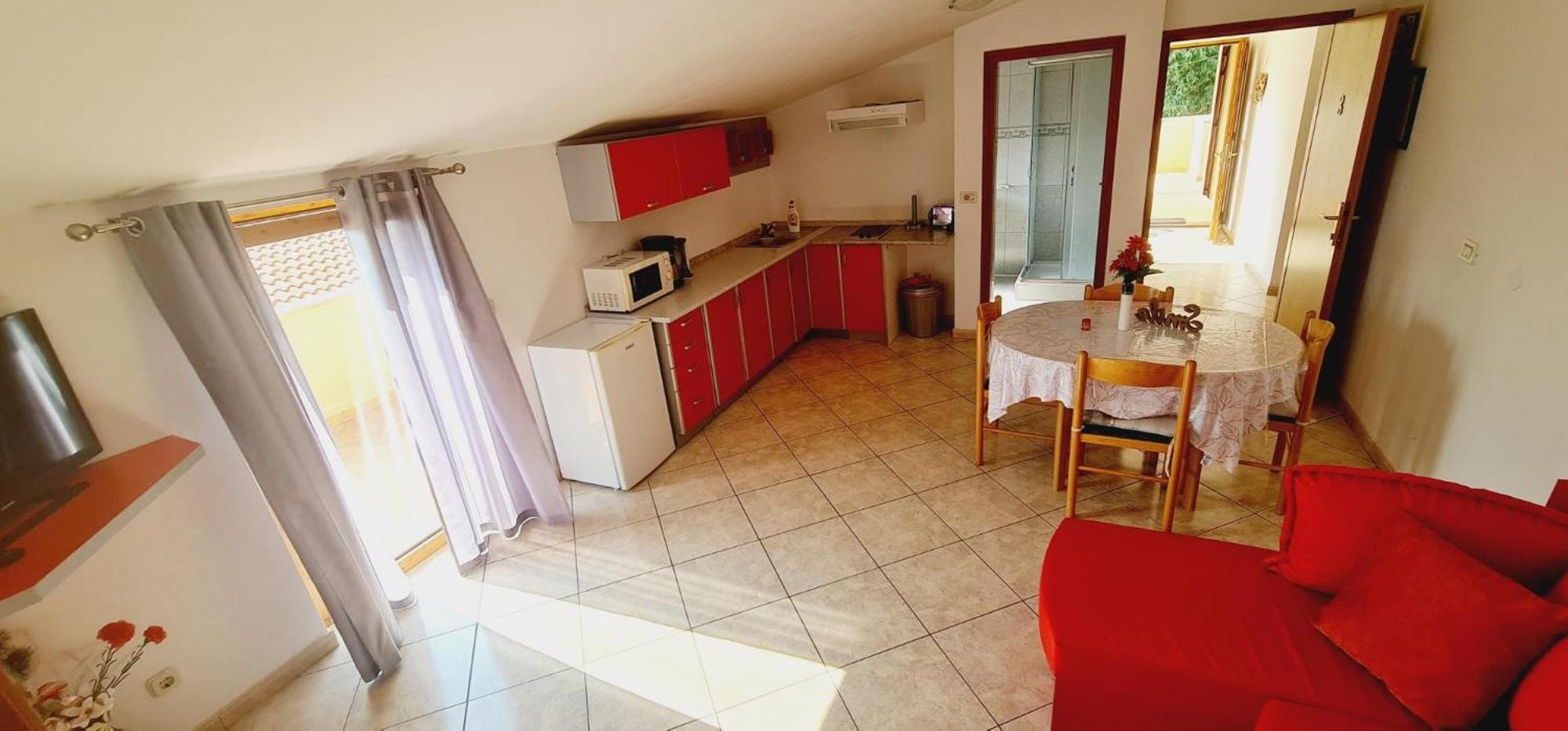 One-Bedroom Apartment - Photo 4