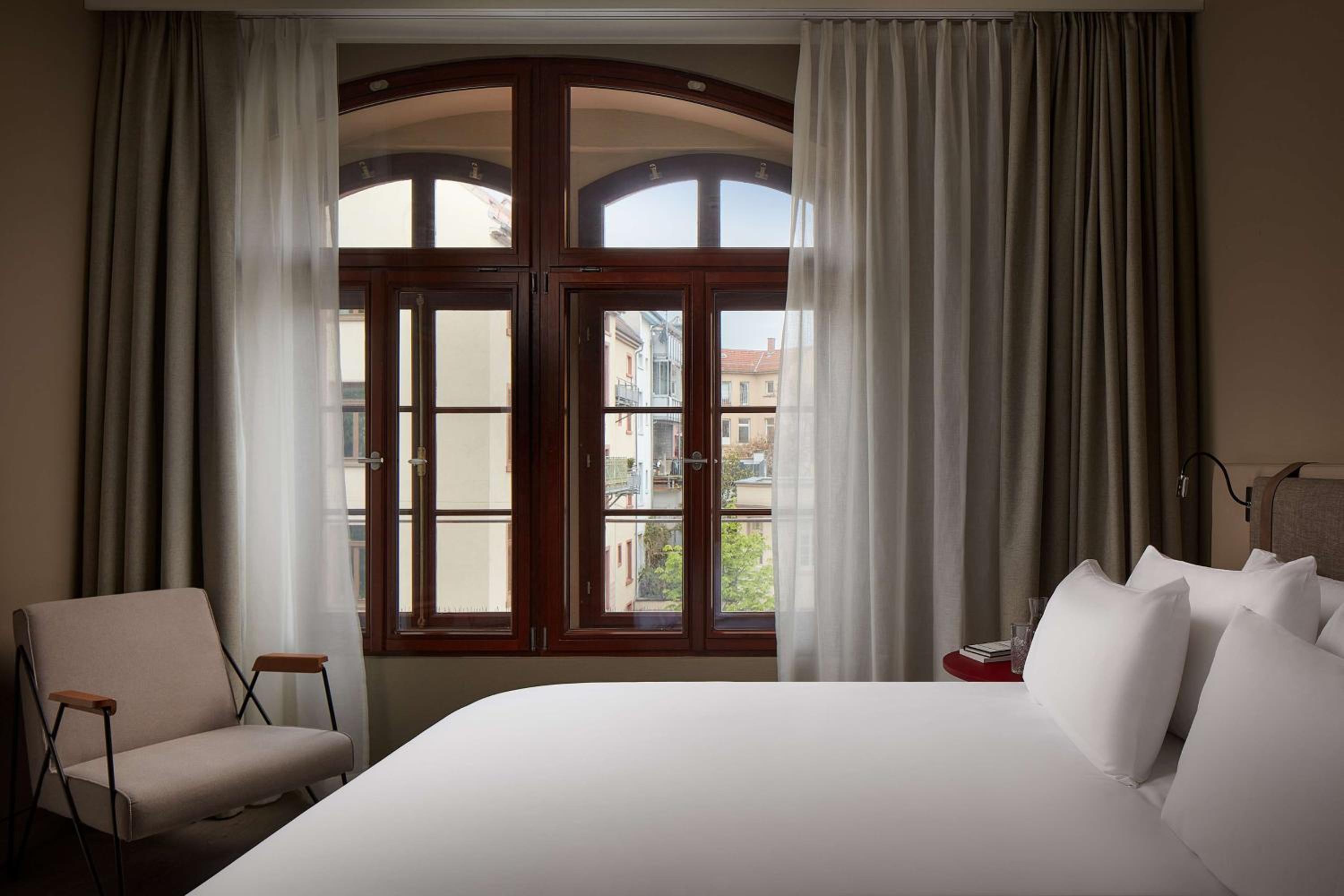 Junior Suite with Extra Bed (2 Adults + 1 Child) thumbnail 6