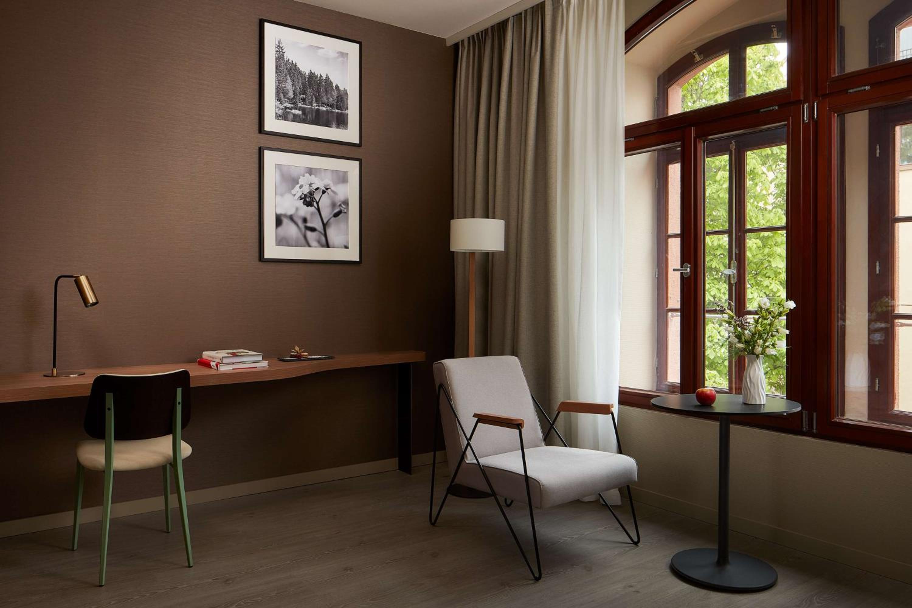 Junior Suite with Extra Bed (2 Adults + 1 Child) thumbnail 5