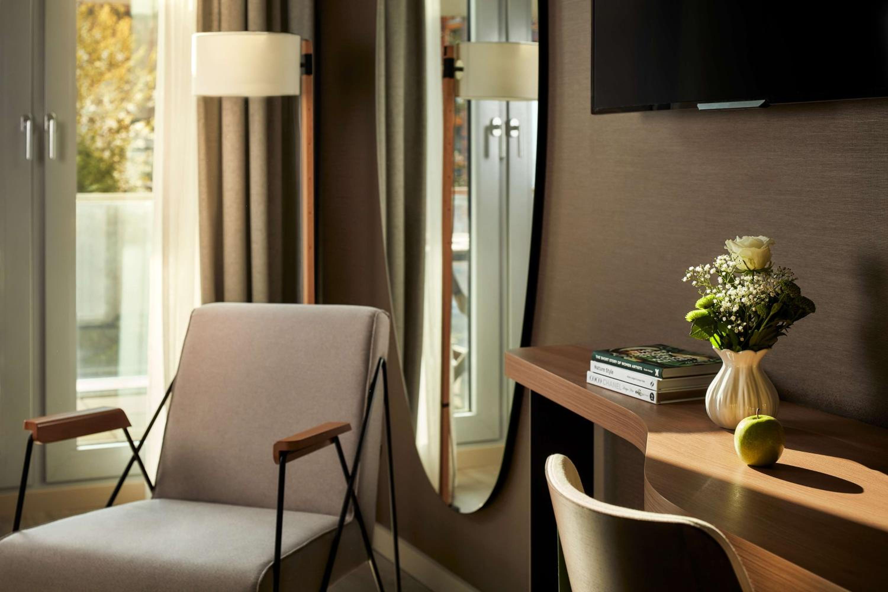 Superior Room with Terrace thumbnail 5