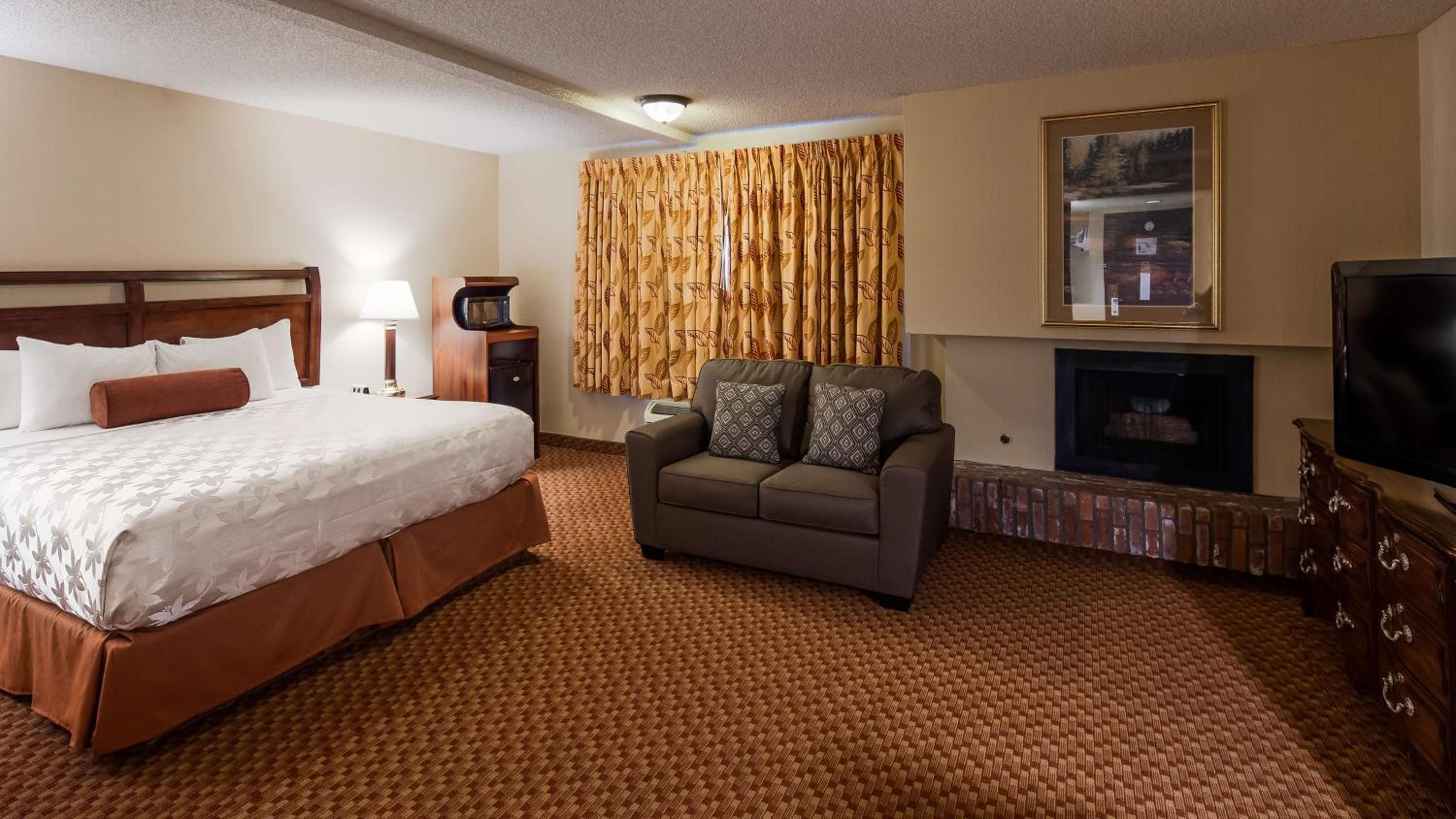 Dog Friendly King Suite - Fp - Photo 1
