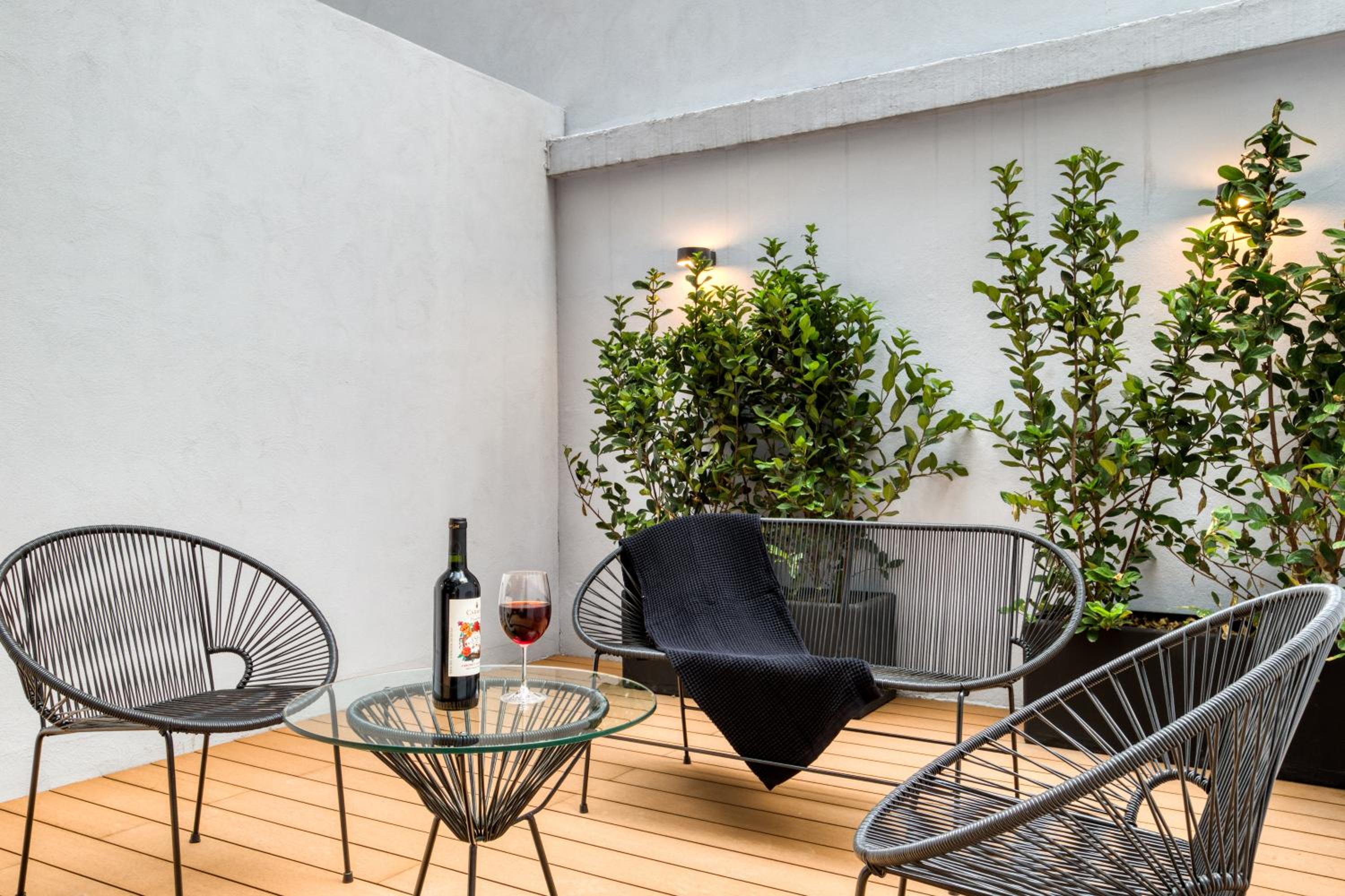 Stylish Studio with Private Patio - Photo 8
