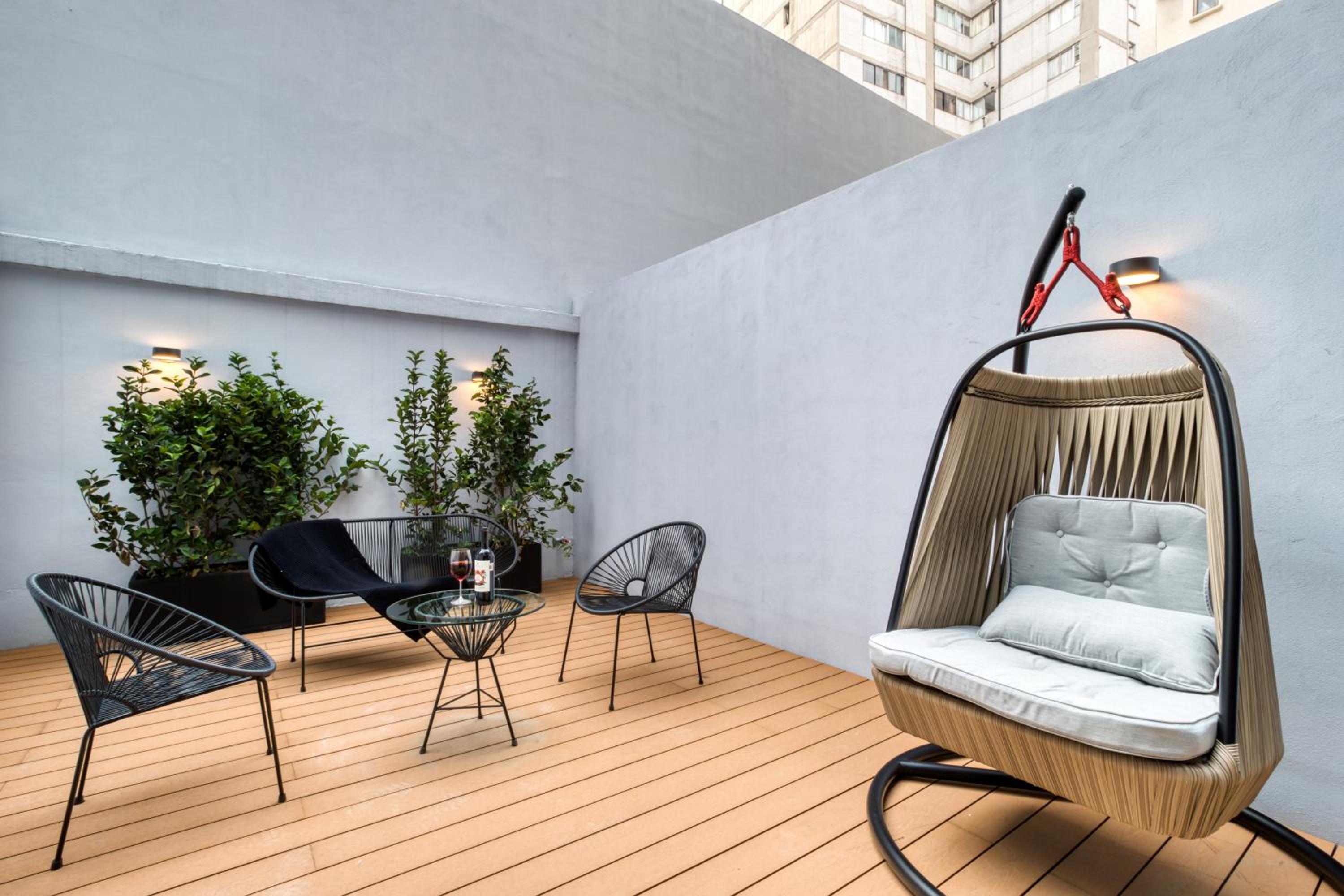 Stylish Studio with Private Patio - Photo 9