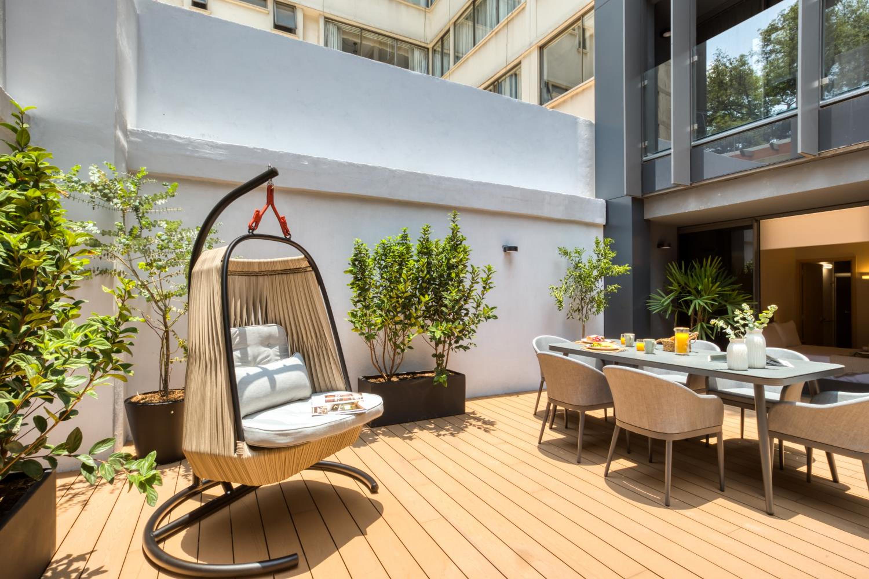  Two-Bedroom Apartment with Huge Private Terrace - Photo 3