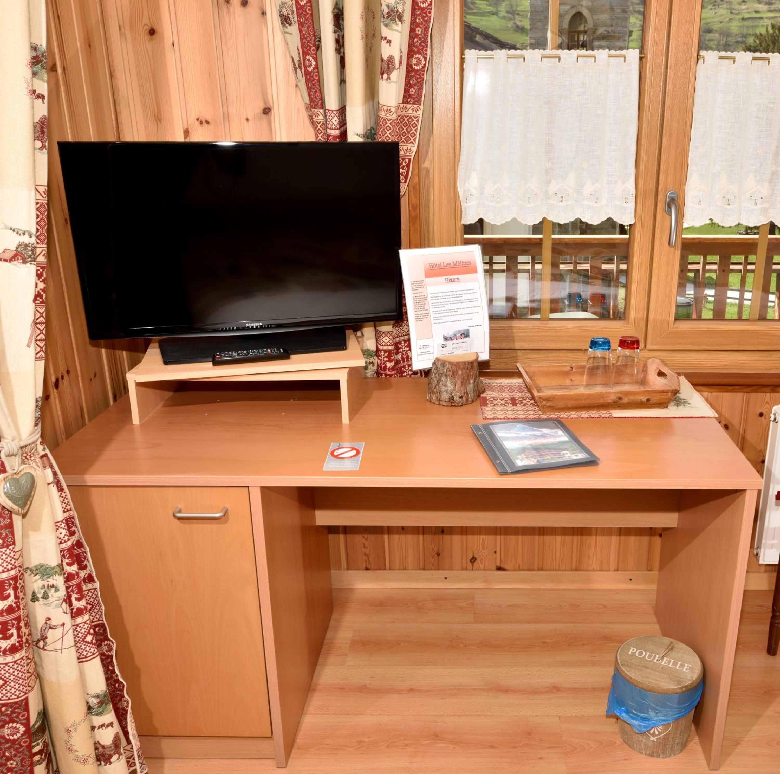 Family Room - Photo 9