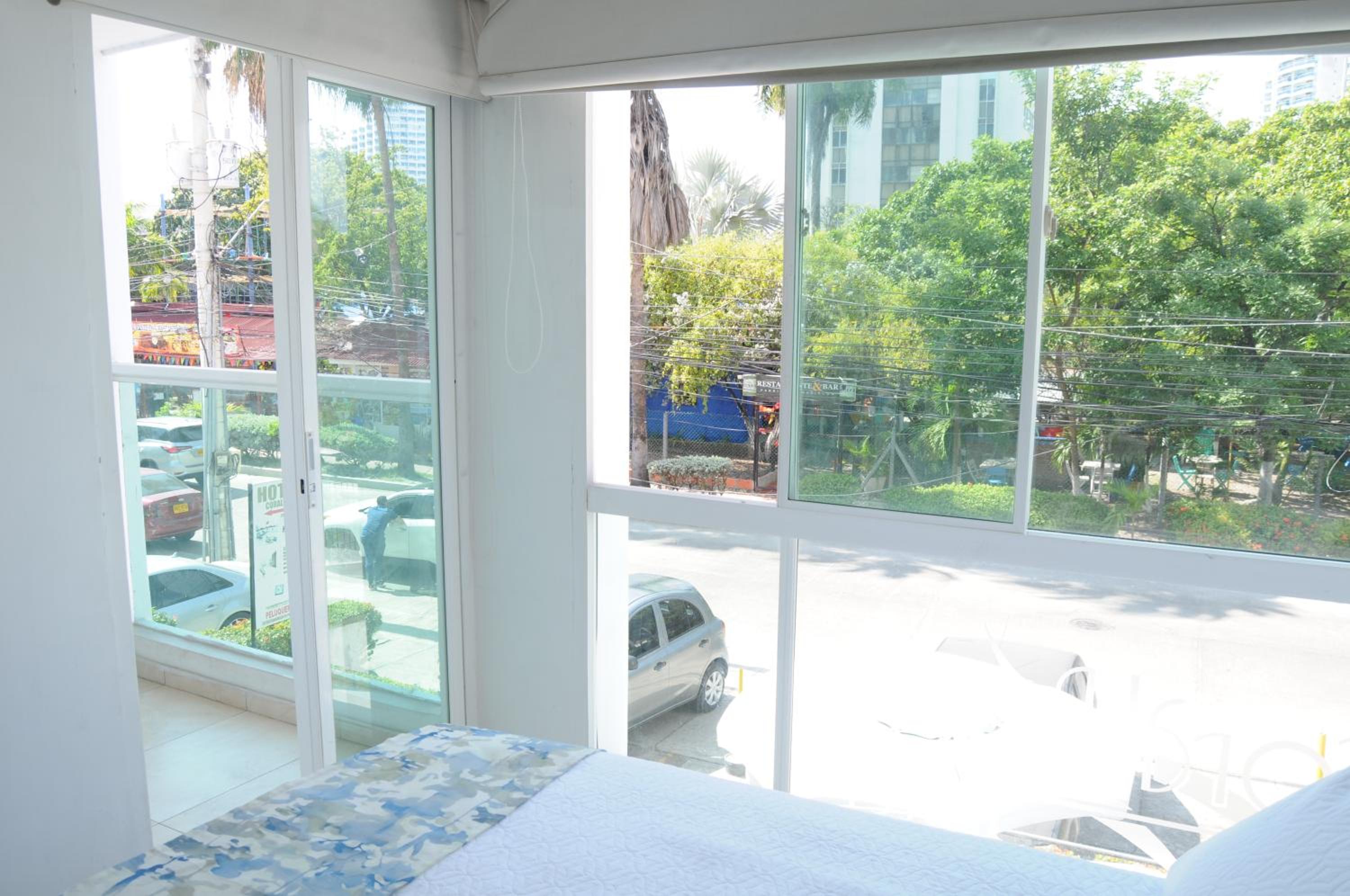 Deluxe Twin Room - Photo 11