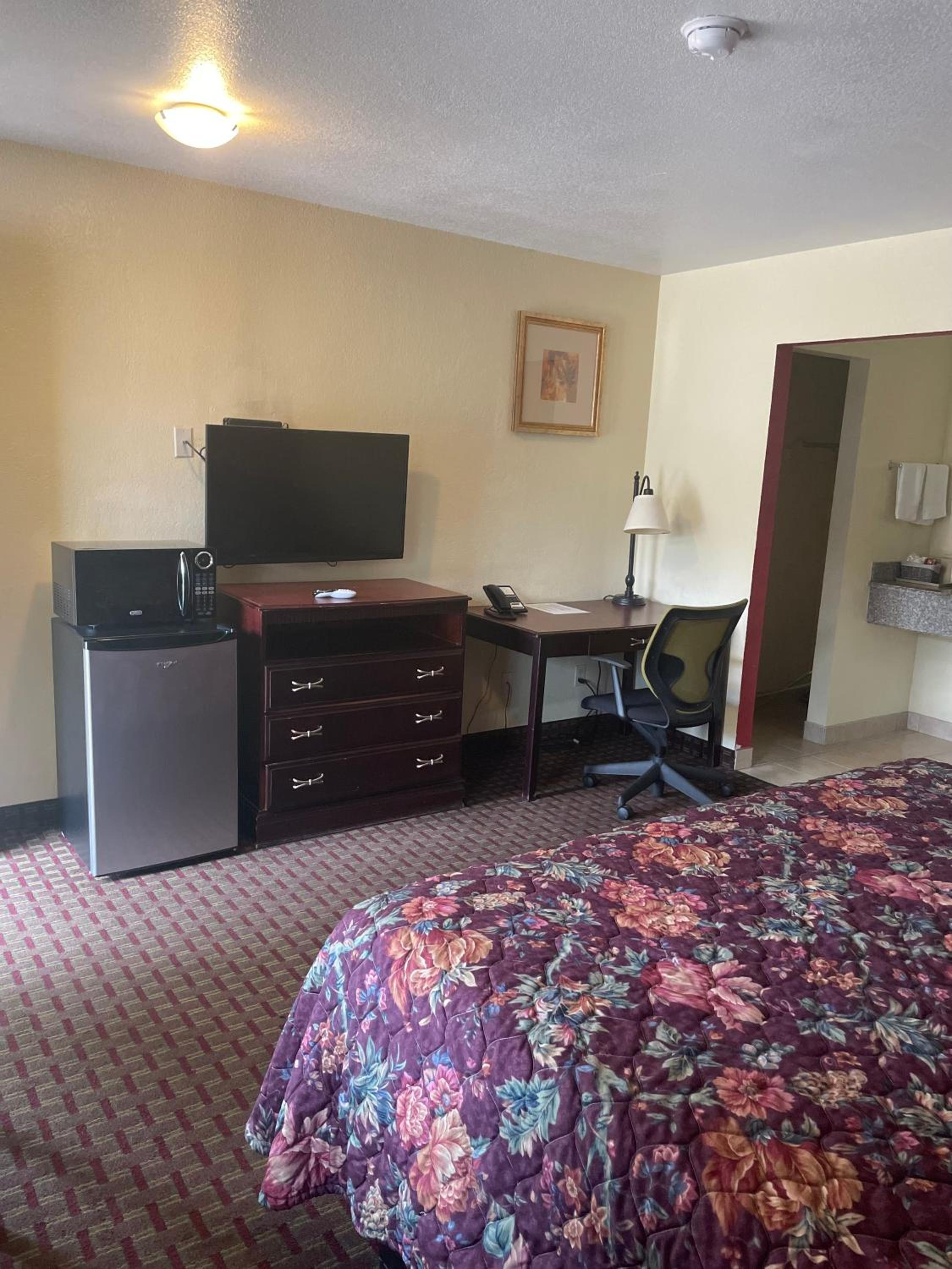 Standard King Room photo 1