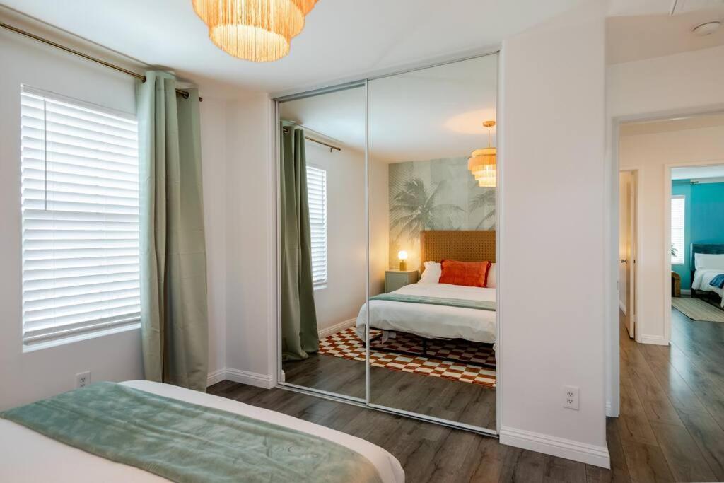 Six-Bedroom House photo 1