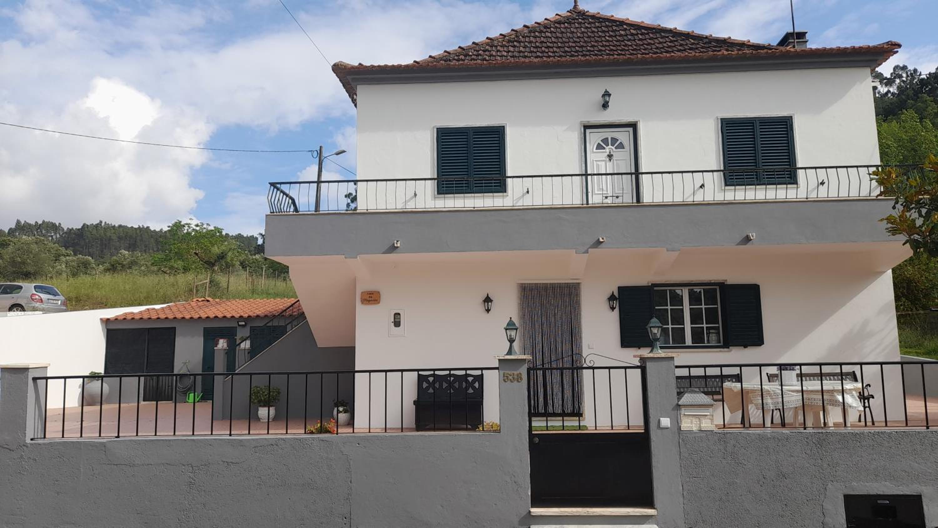 Two-Bedroom House - Photo 2