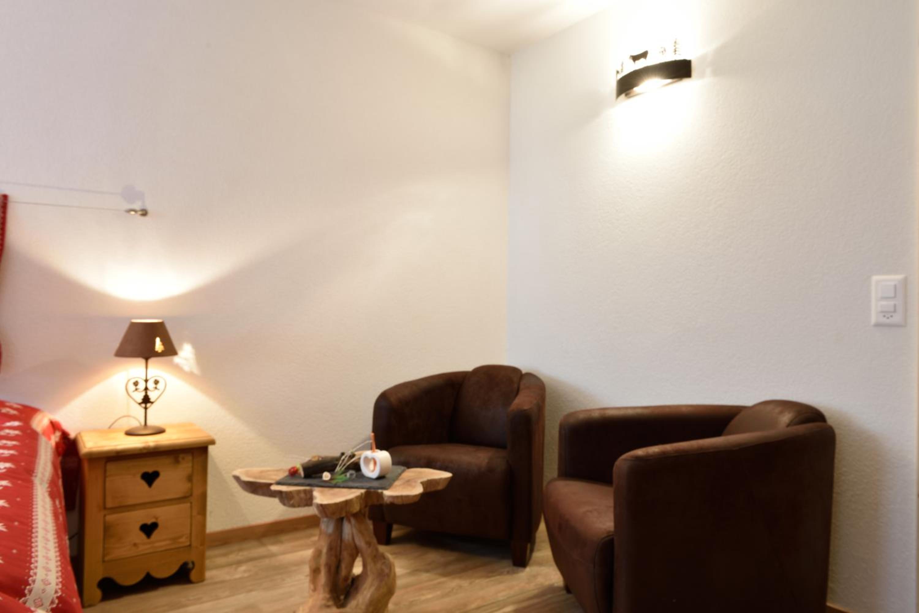 Deluxe Double Room - Photo 15
