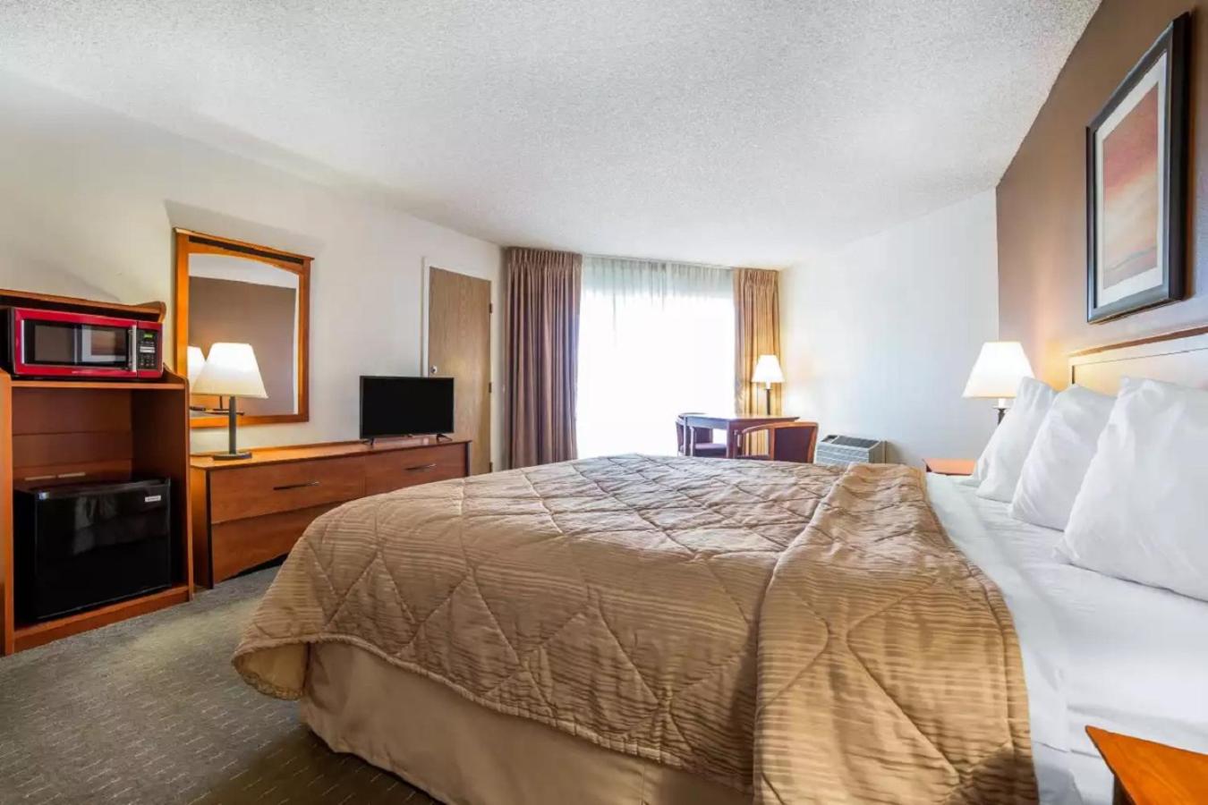 King Room - Accessible/Non-Smoking - Photo 2