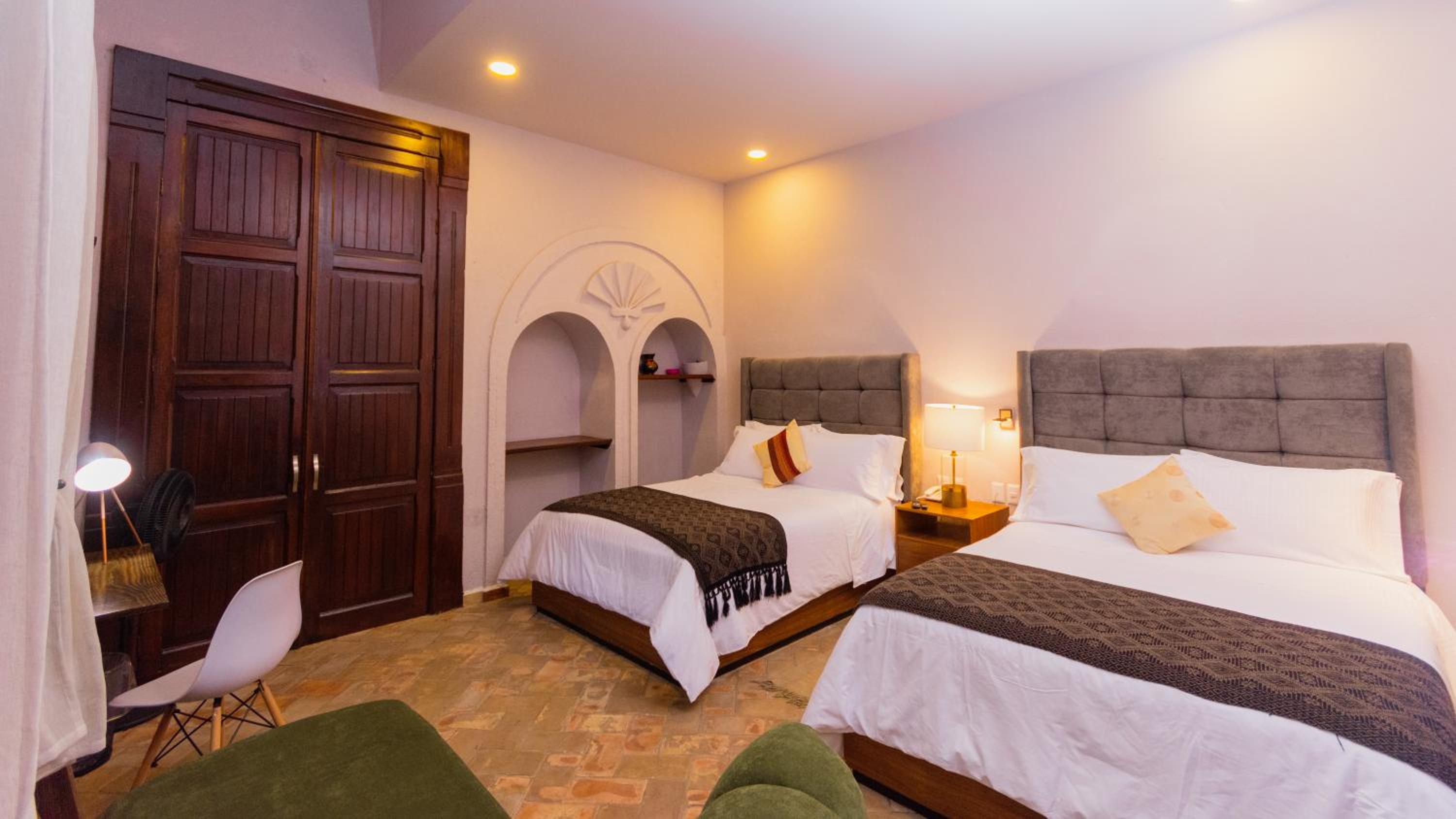 Deluxe Double Room with Two Double Beds - Photo 18