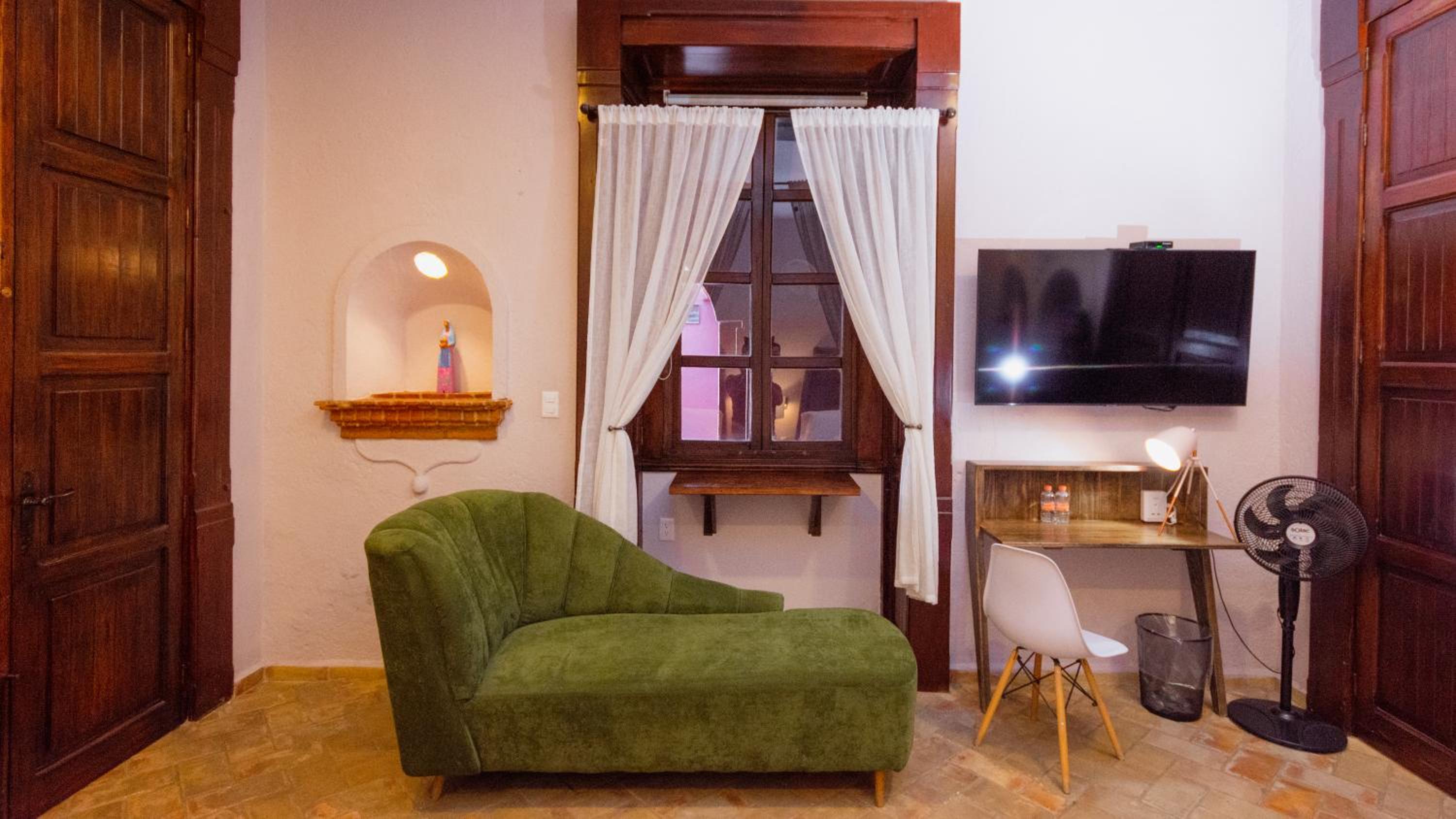 Deluxe Double Room with Two Double Beds - Photo 17