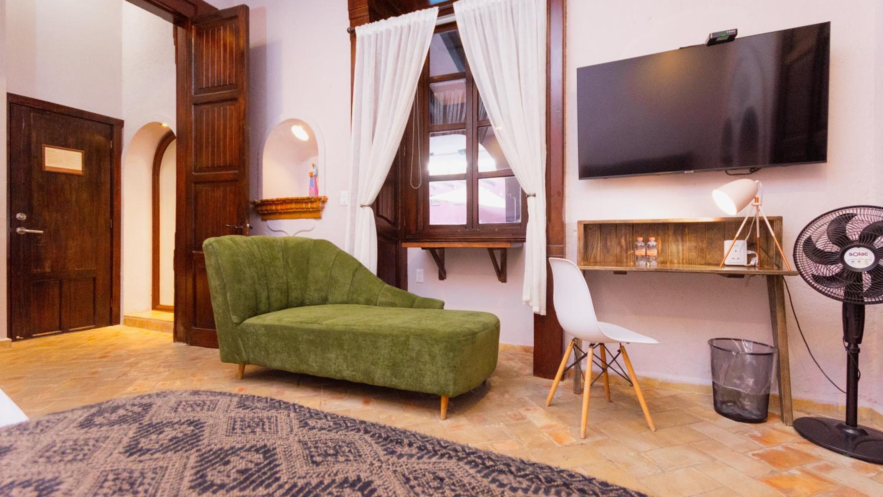 Deluxe Double Room with Two Double Beds - Photo 16
