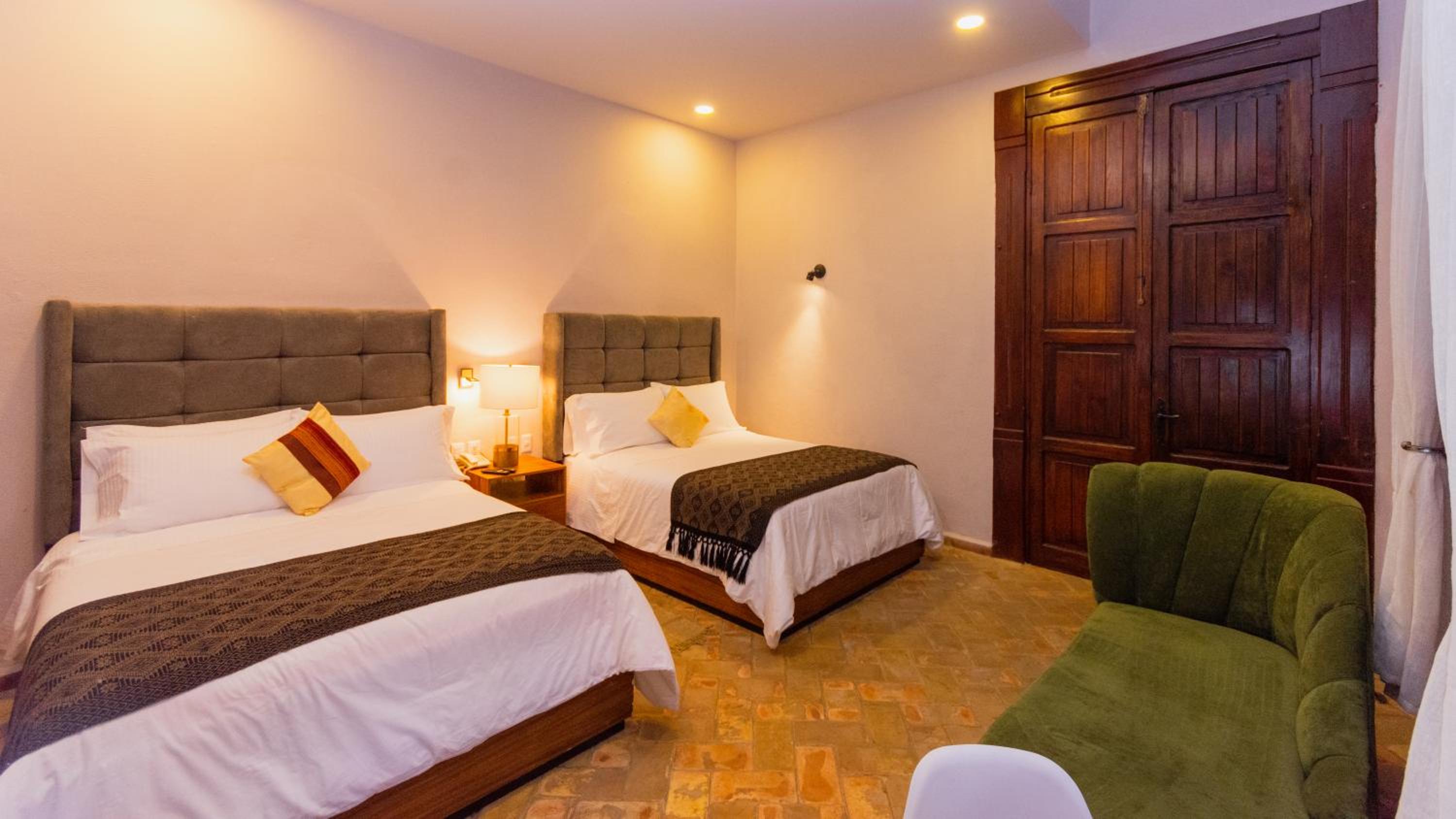 Deluxe Double Room with Two Double Beds - Photo 14