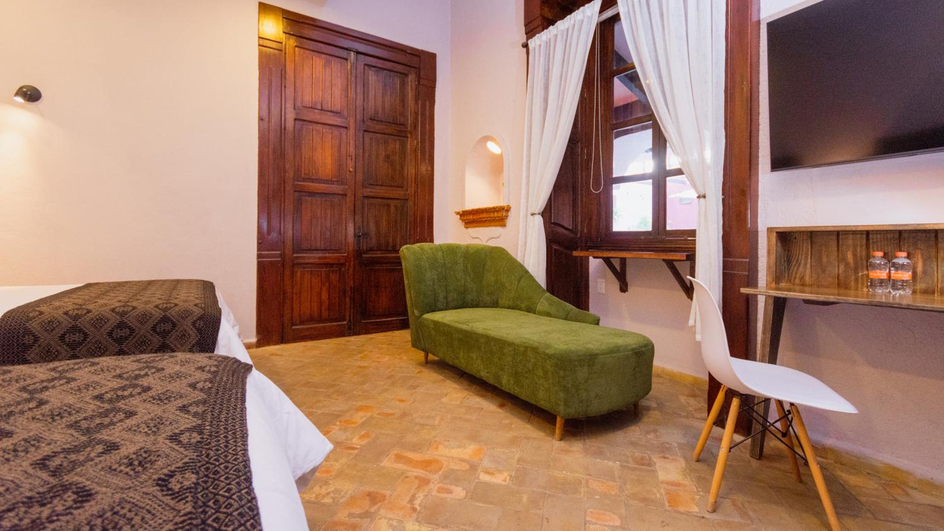 Deluxe Double Room with Two Double Beds - Photo 15