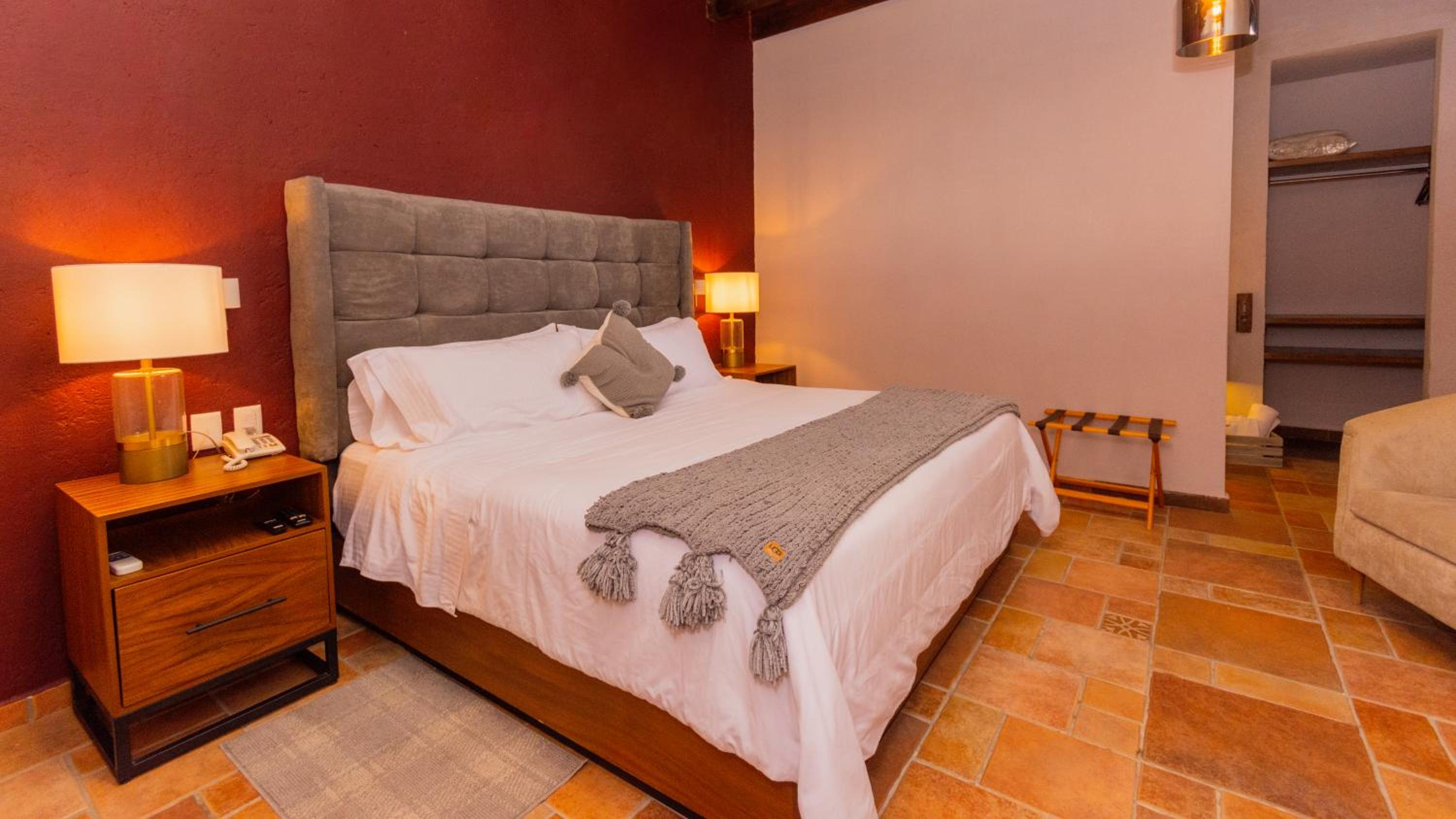 Standard King Room - Photo 1
