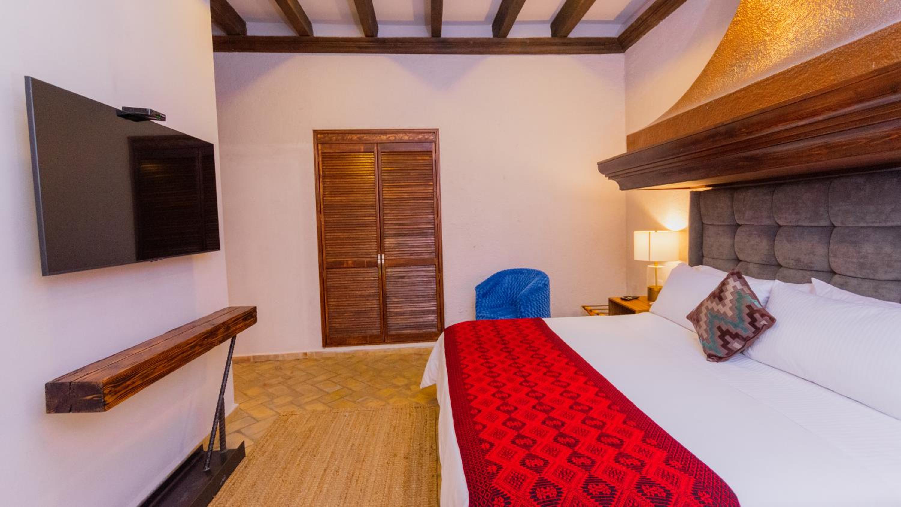 Suite - Photo 2