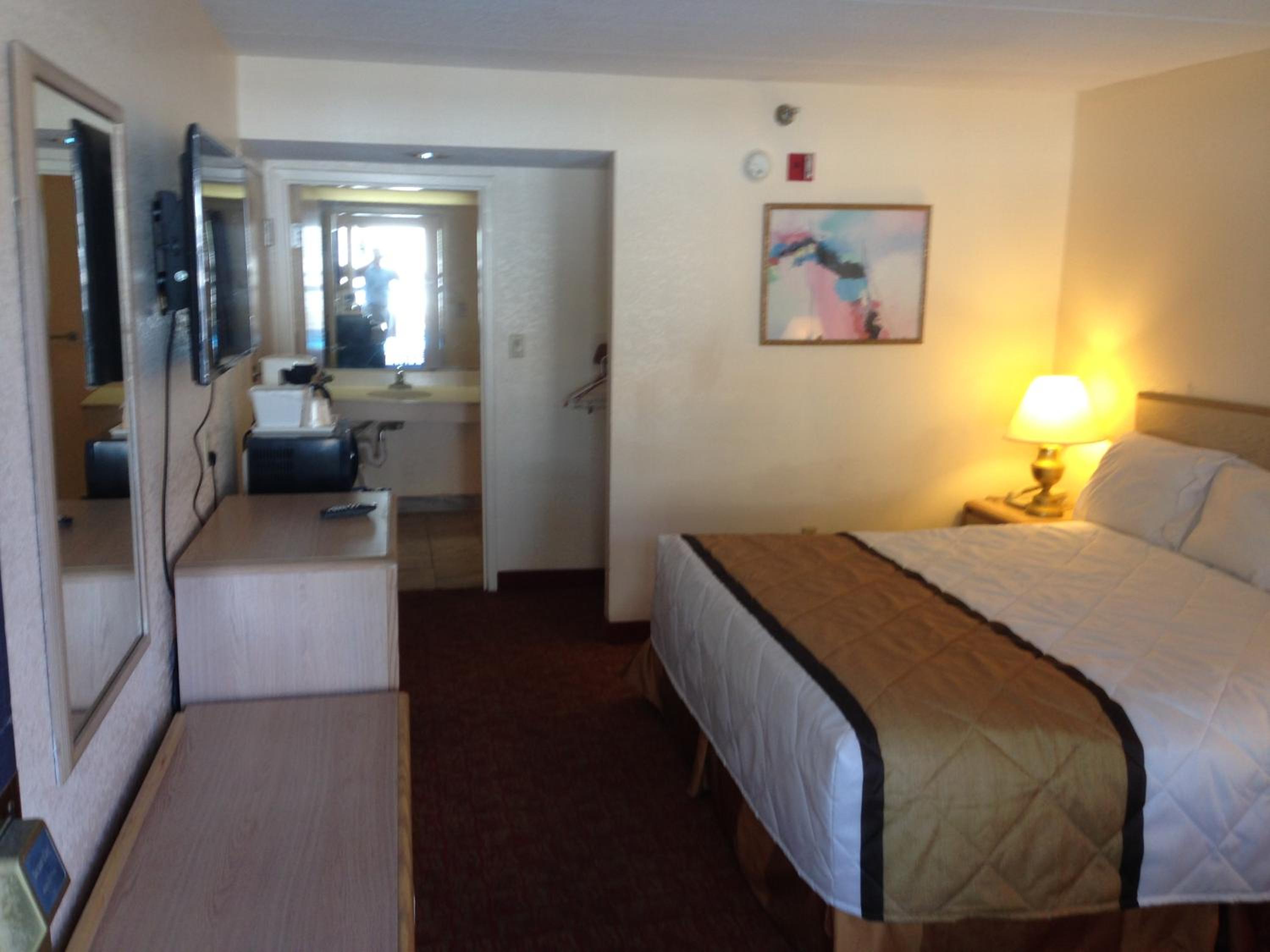 King Room - Non-Smoking - Photo 1