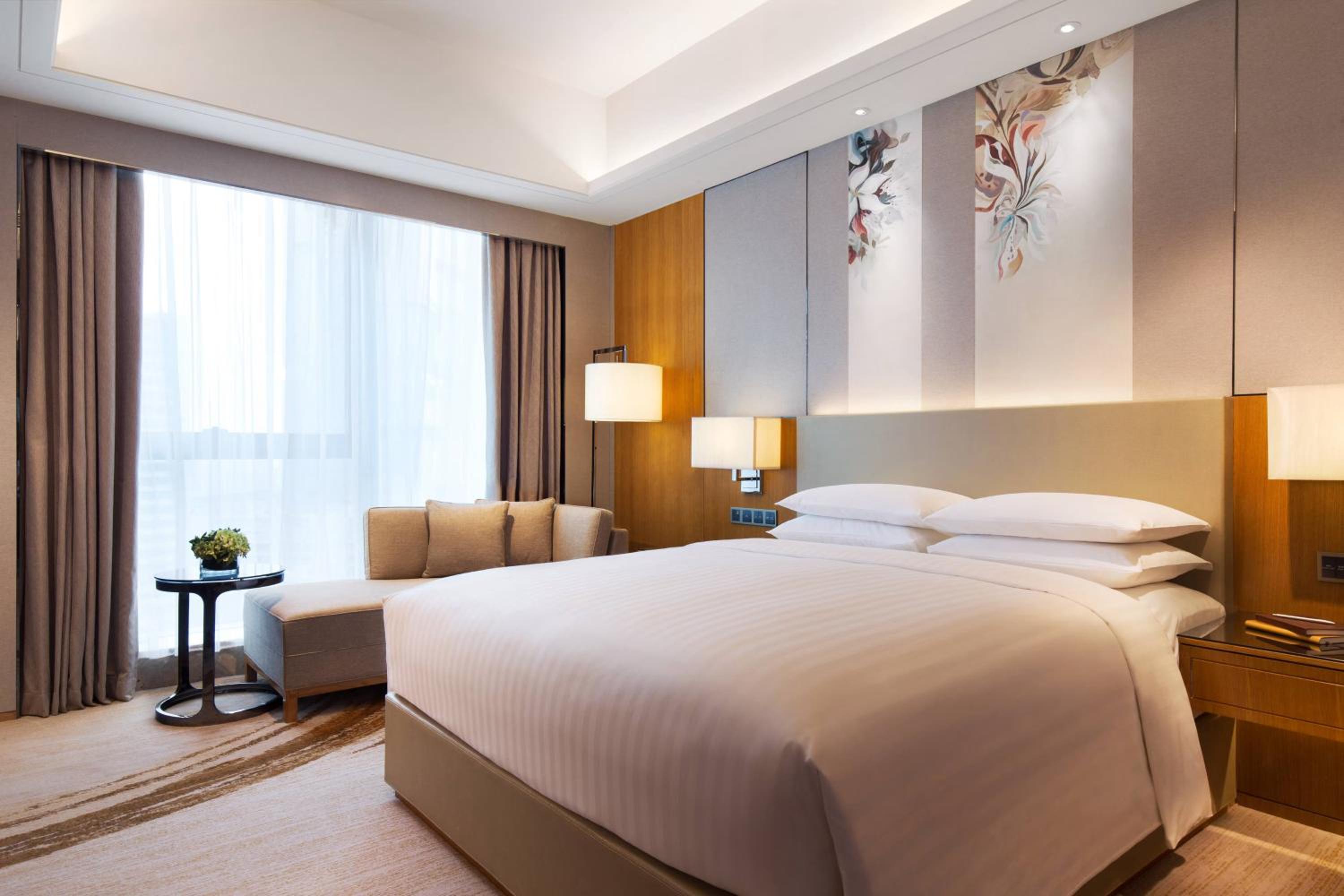 Premium King Size Bed Room photo 2