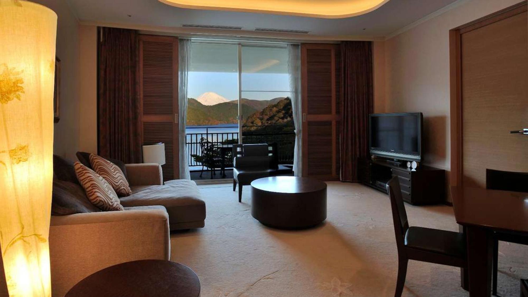 Twin Room with Lake View - Photo 2