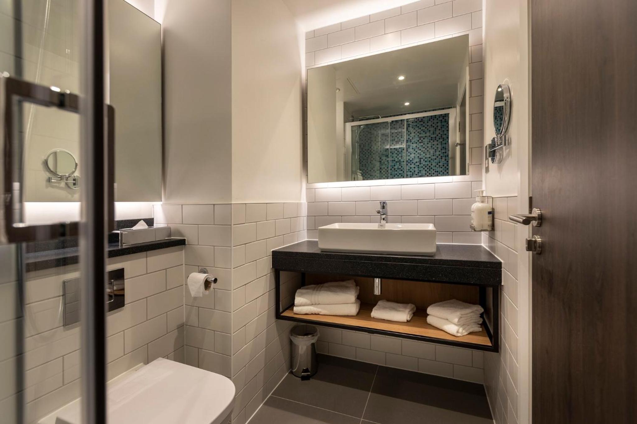 Premium Queen Room with sofa bed - Photo 2