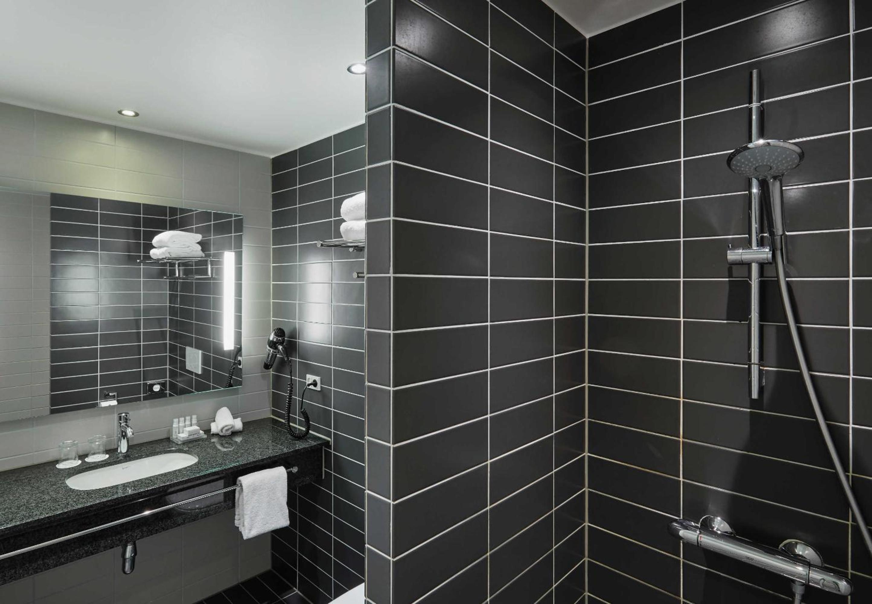 Standard Twin Room - Photo 4