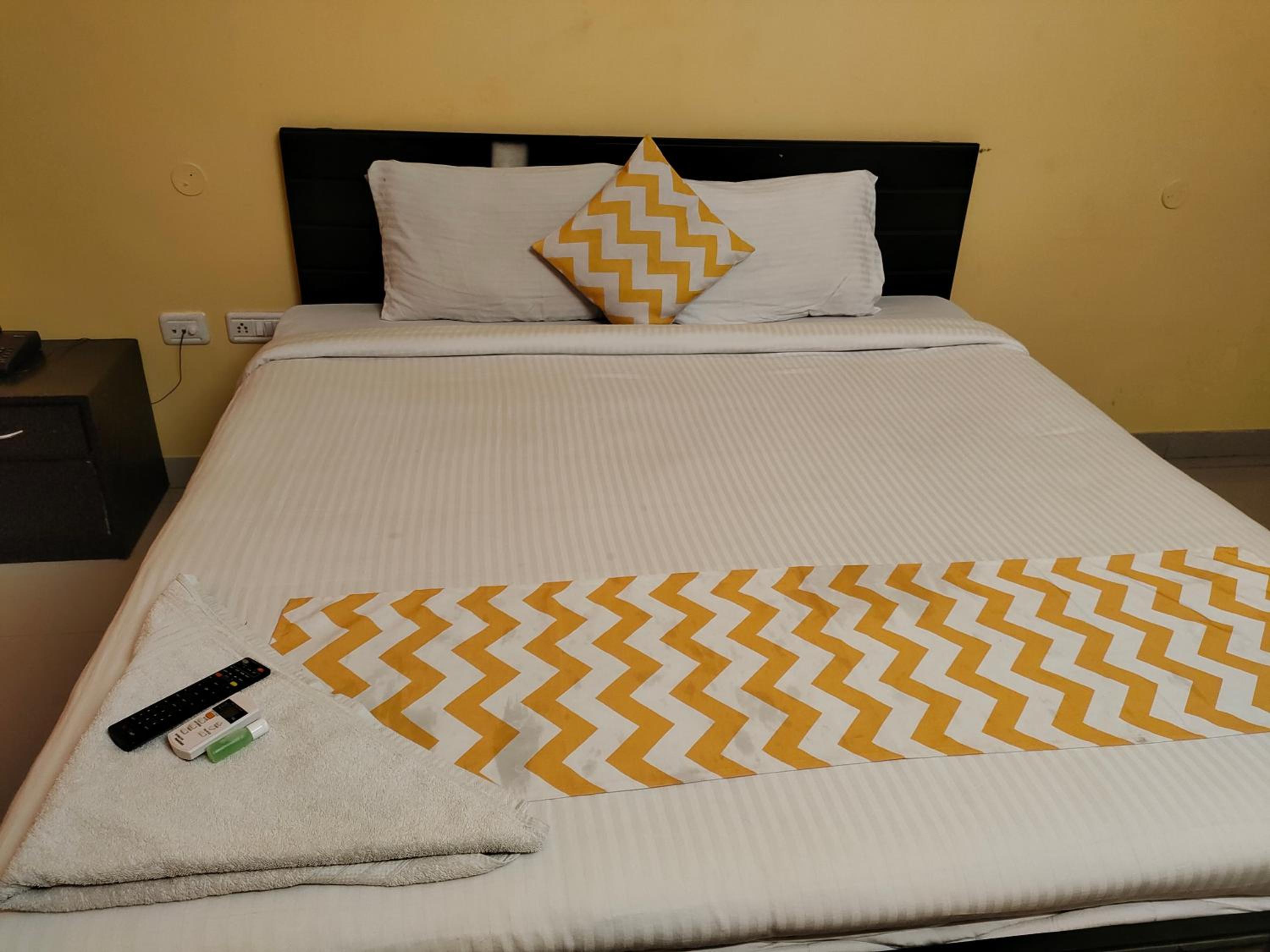 Deluxe Double Room - Photo 11