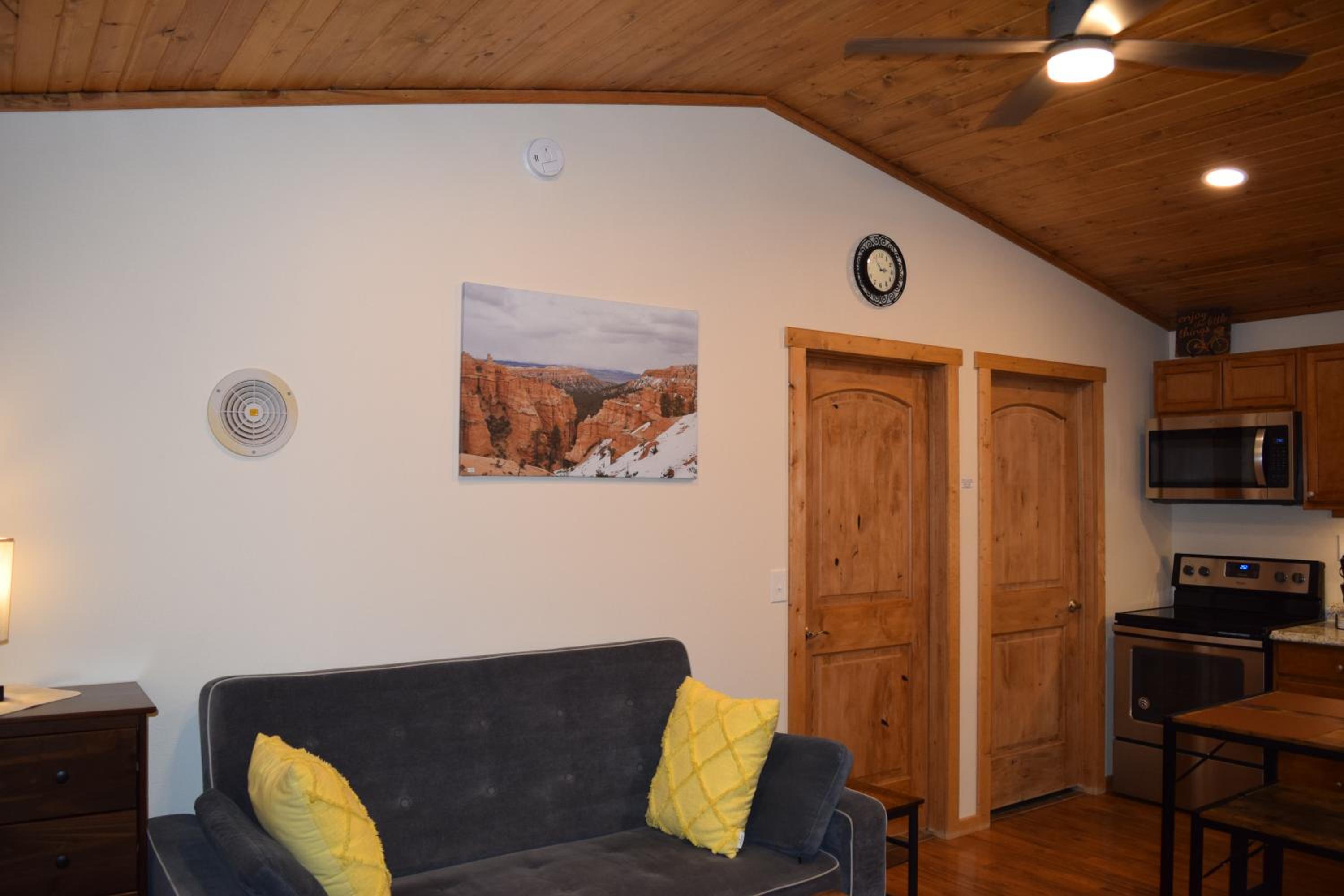 One-Bedroom House photo 1