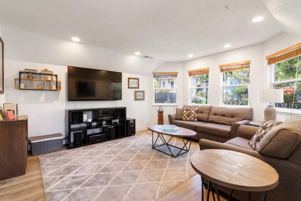 Four-Bedroom House photo 1