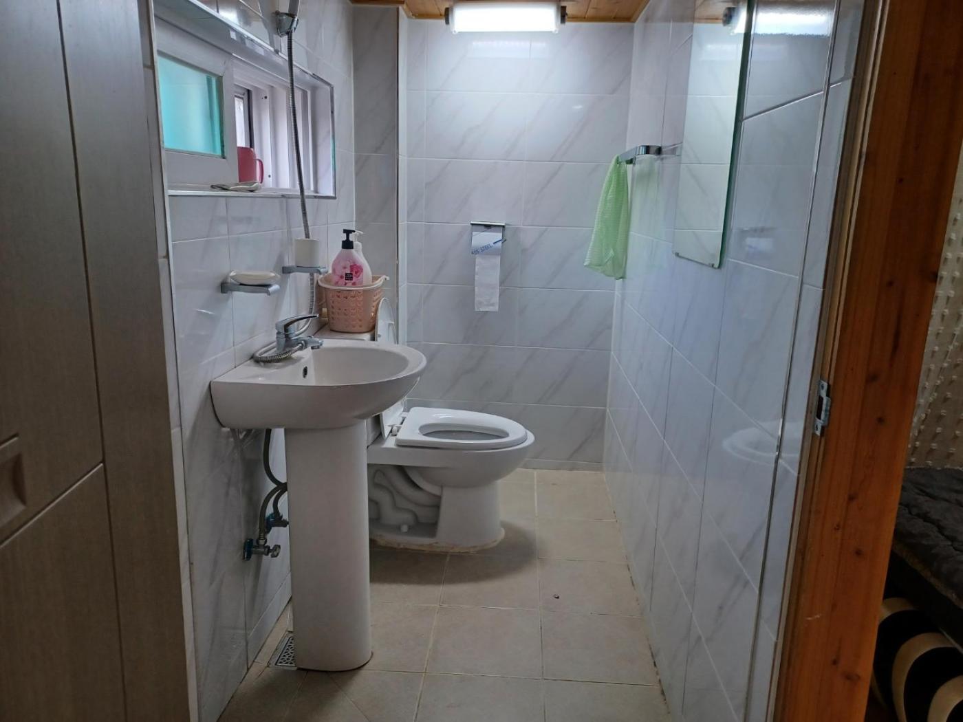 Five-Bedroom House - Photo 50