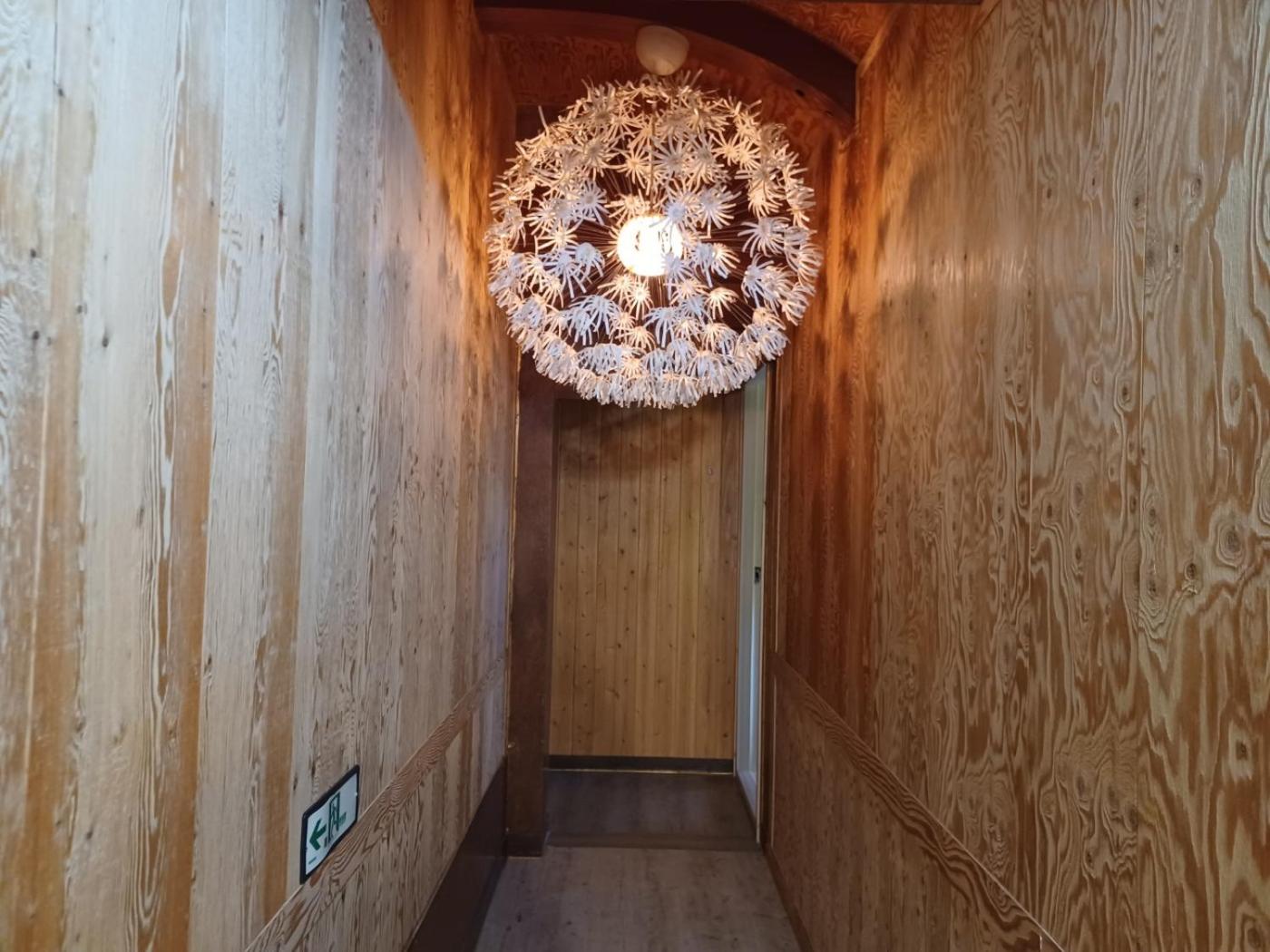 Five-Bedroom House - Photo 9