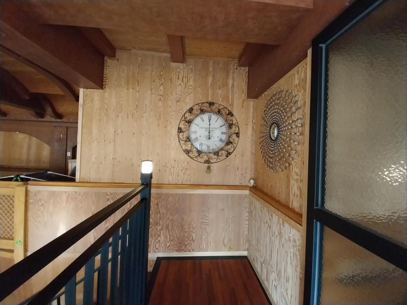 Five-Bedroom House - Photo 31