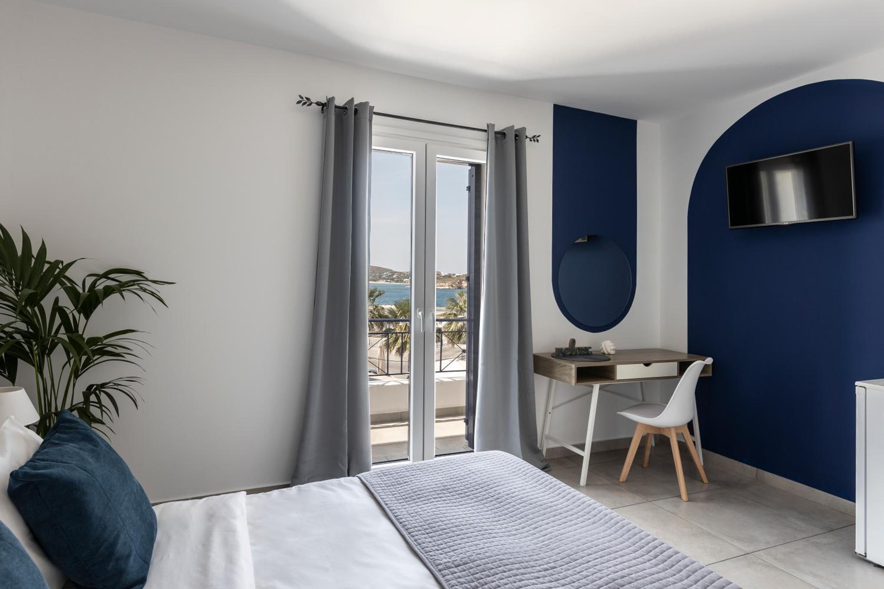 Deluxe Room with Sea View photo 2