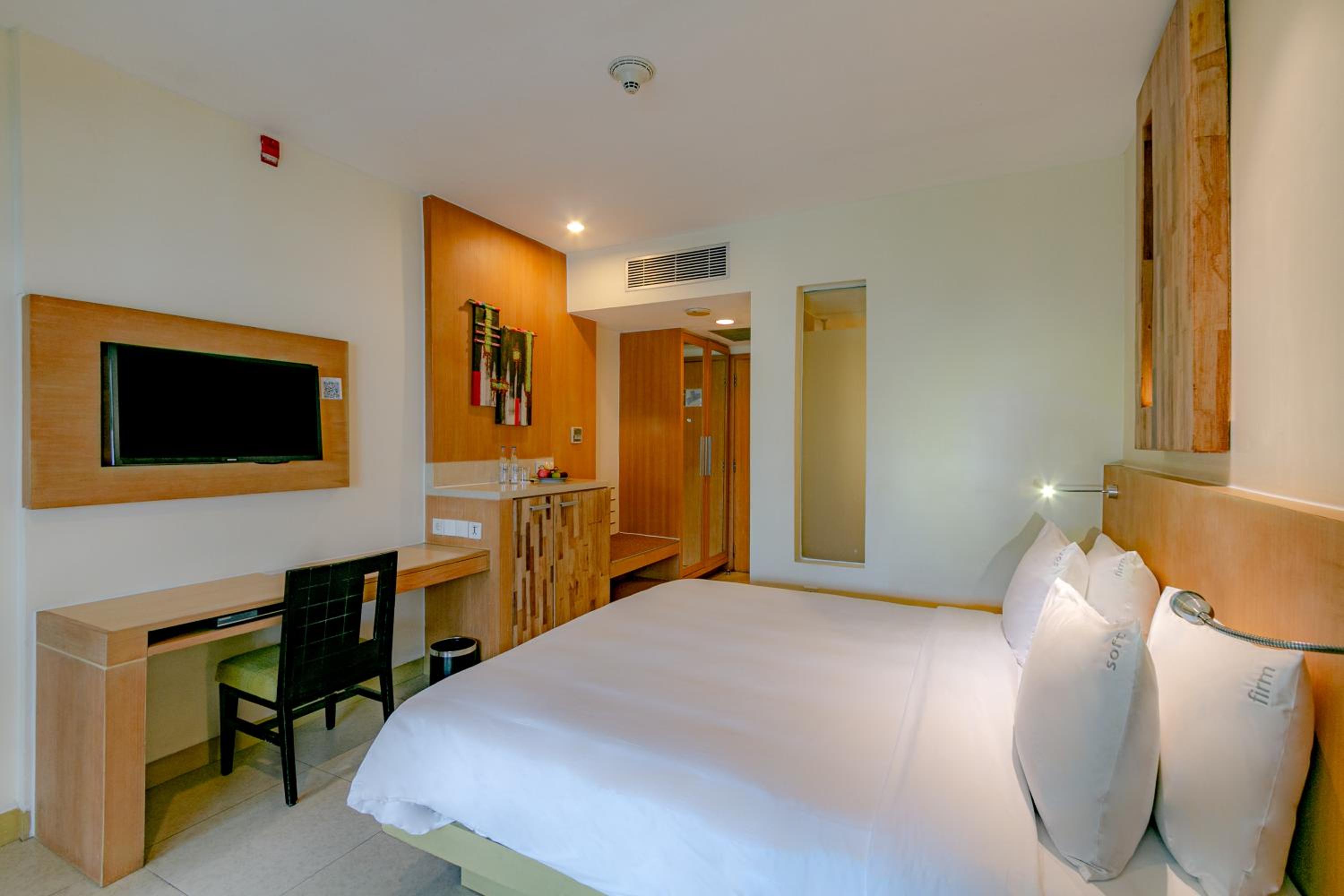 Standard King Room - Disability Access - Photo 1