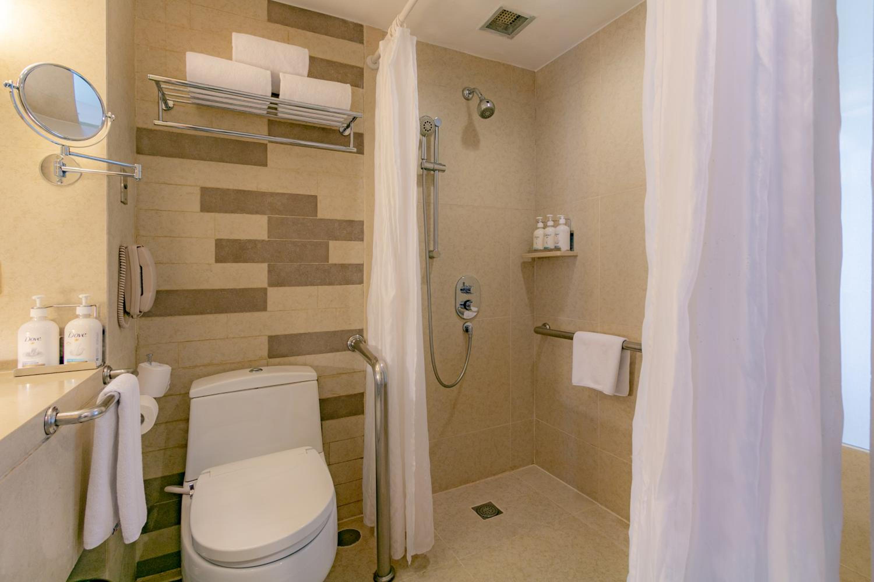 Standard King Room - Disability Access - Photo 8