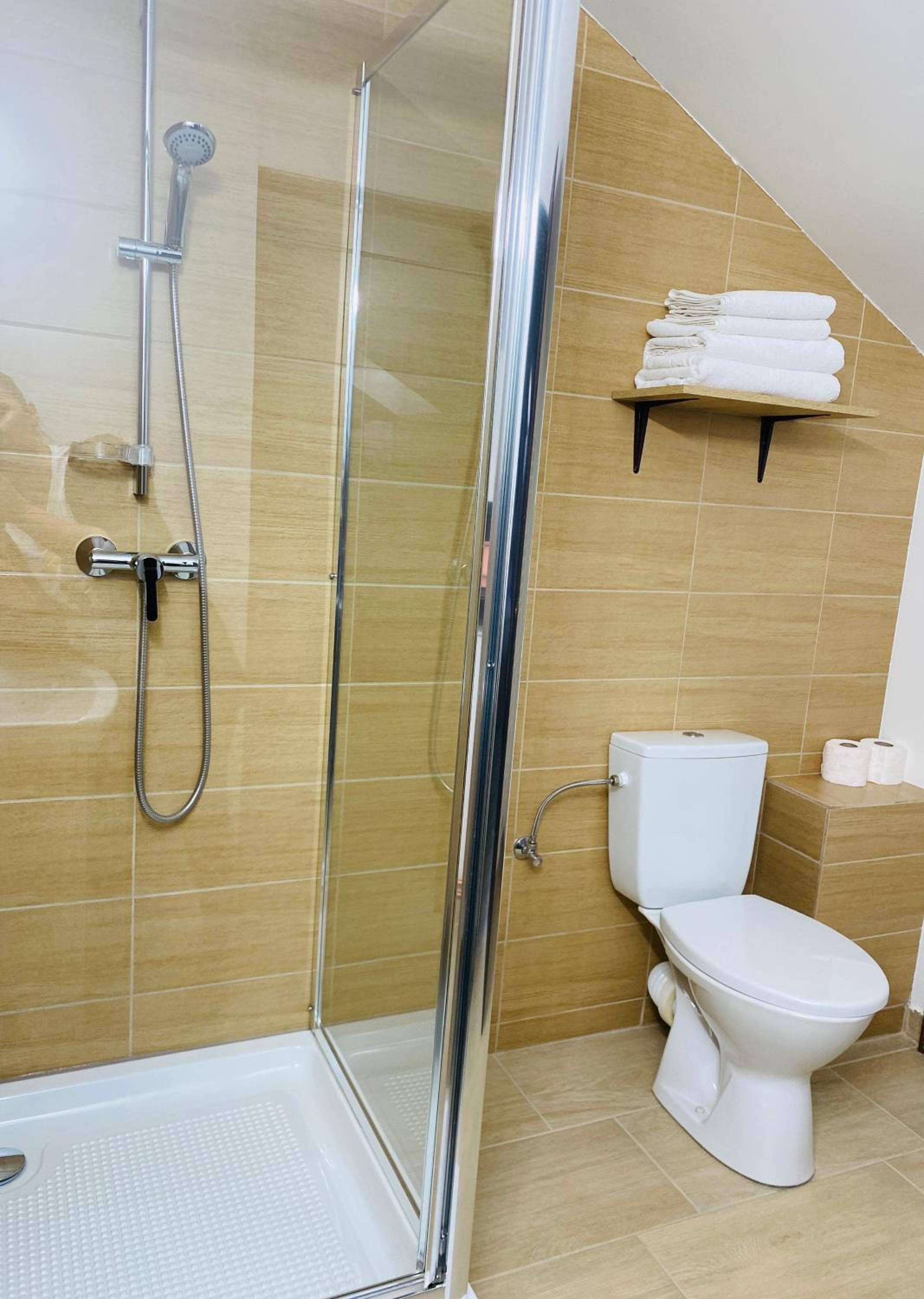 Double Room - Photo 8