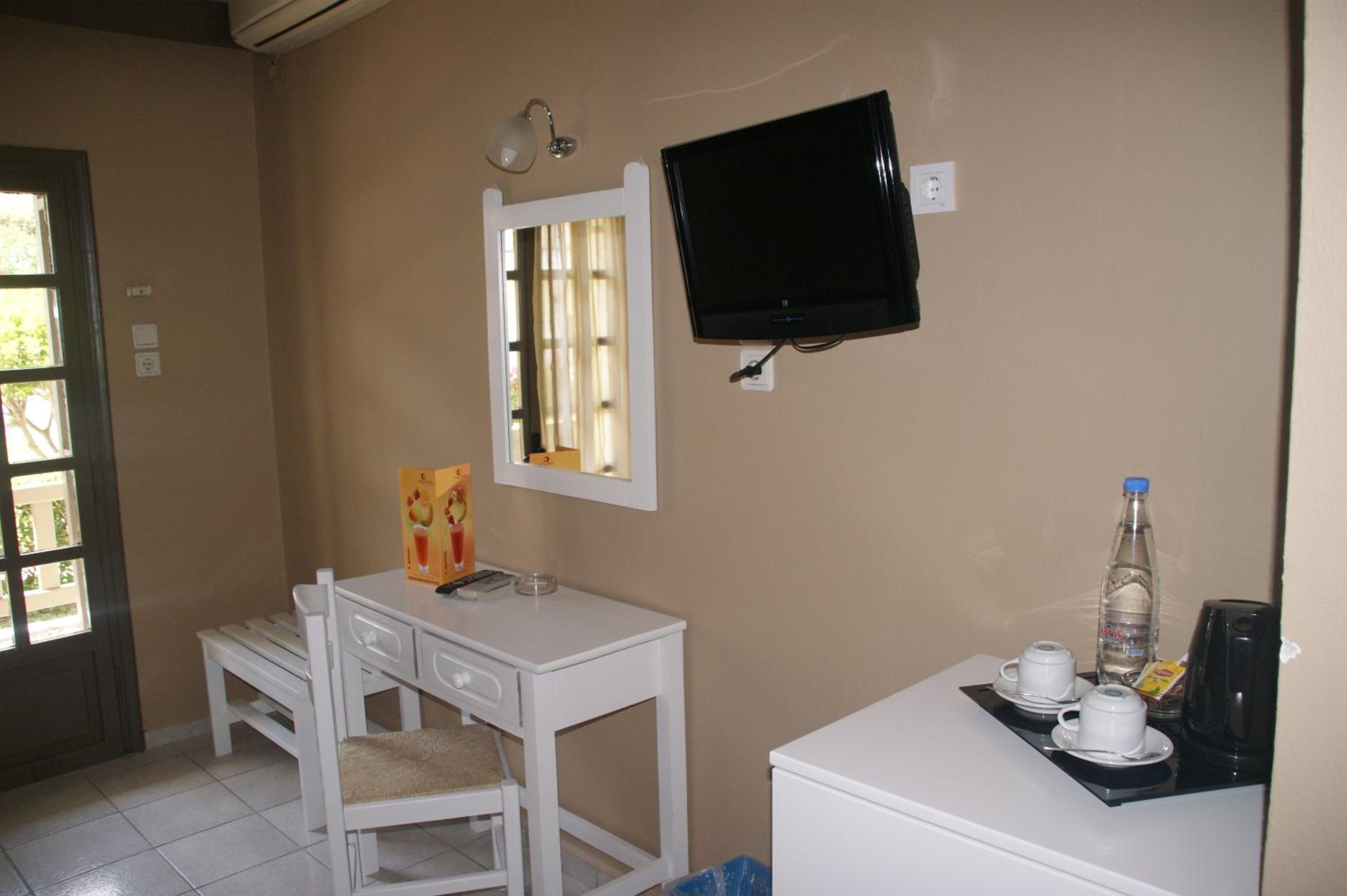 Double or Twin Room - Photo 5