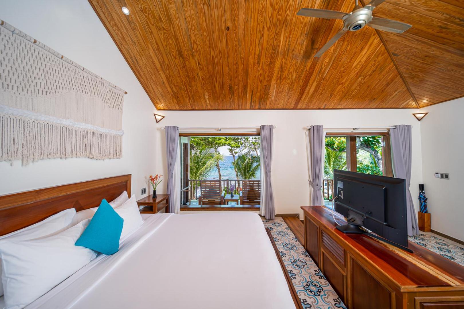 One-Bedroom Villa - Beach Front photo 2