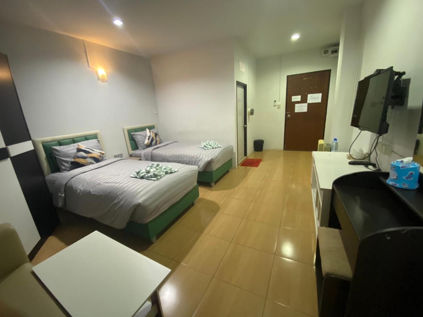 Standard Twin Room - Photo 23