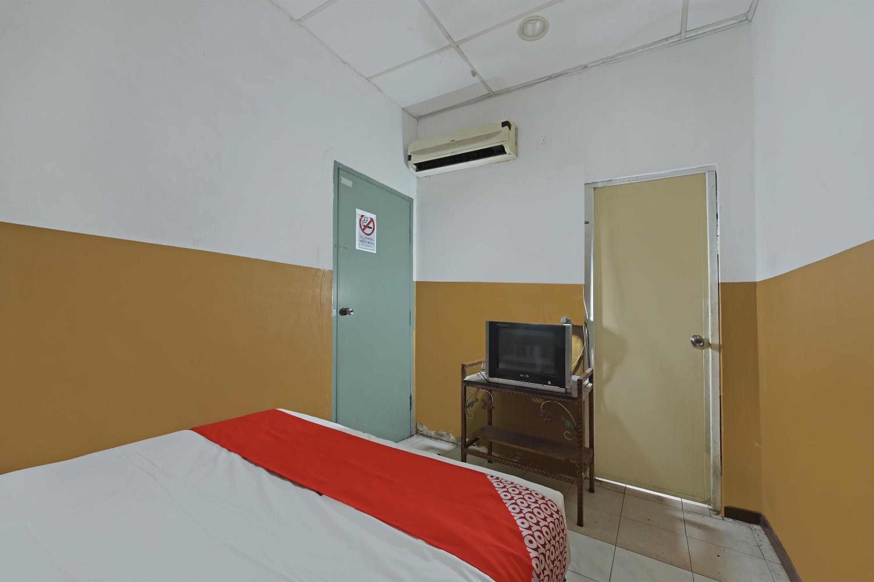 Standard Queen Room photo 2