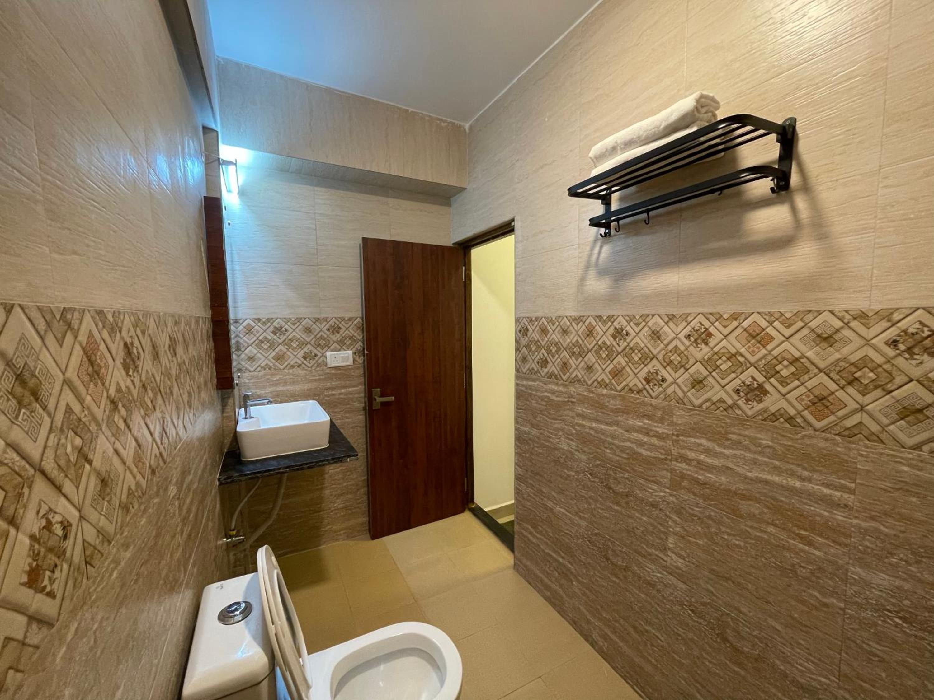 Family Room with Private Bathroom photo 2