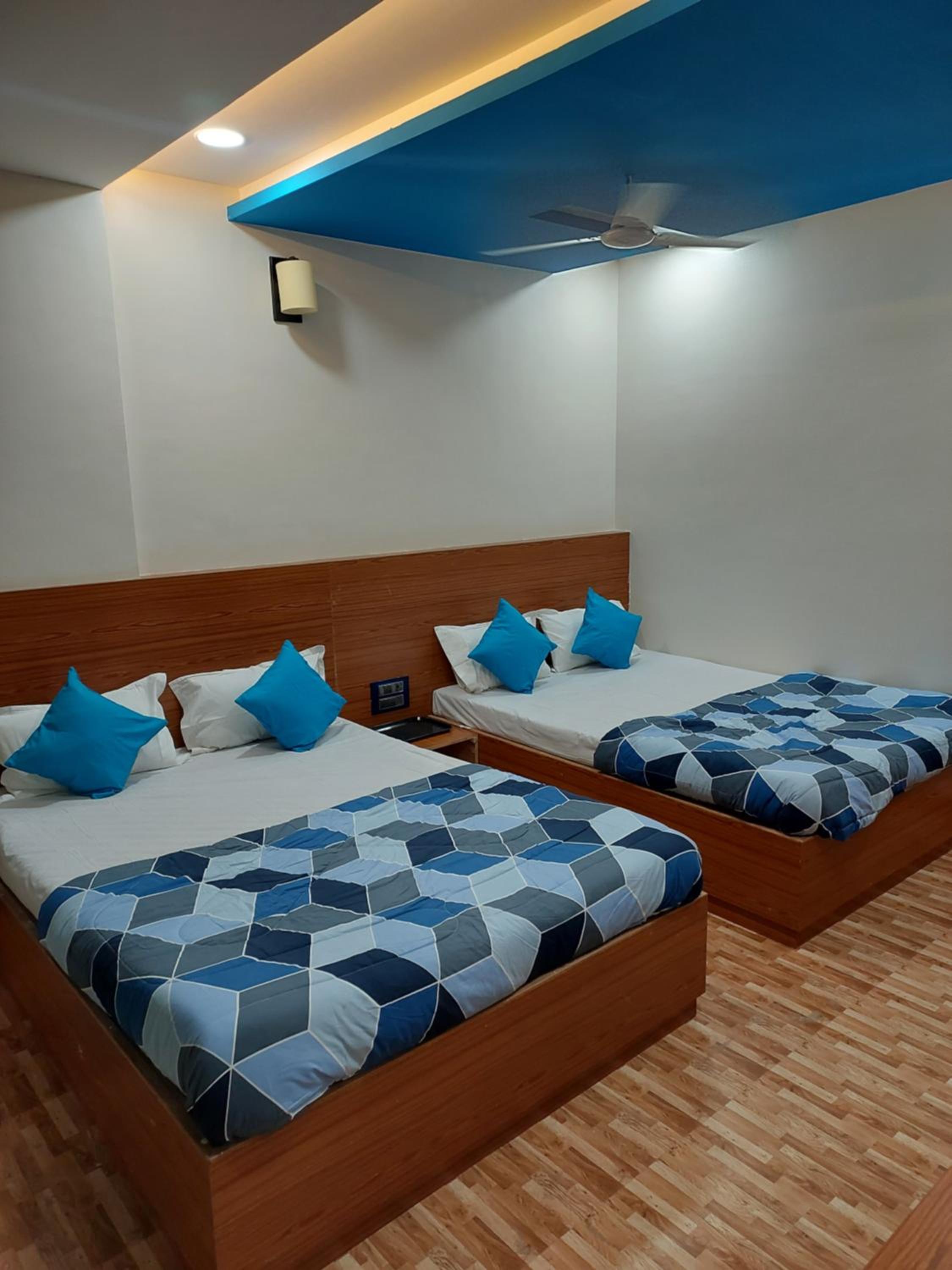 Economy Quadruple Room - Photo 48