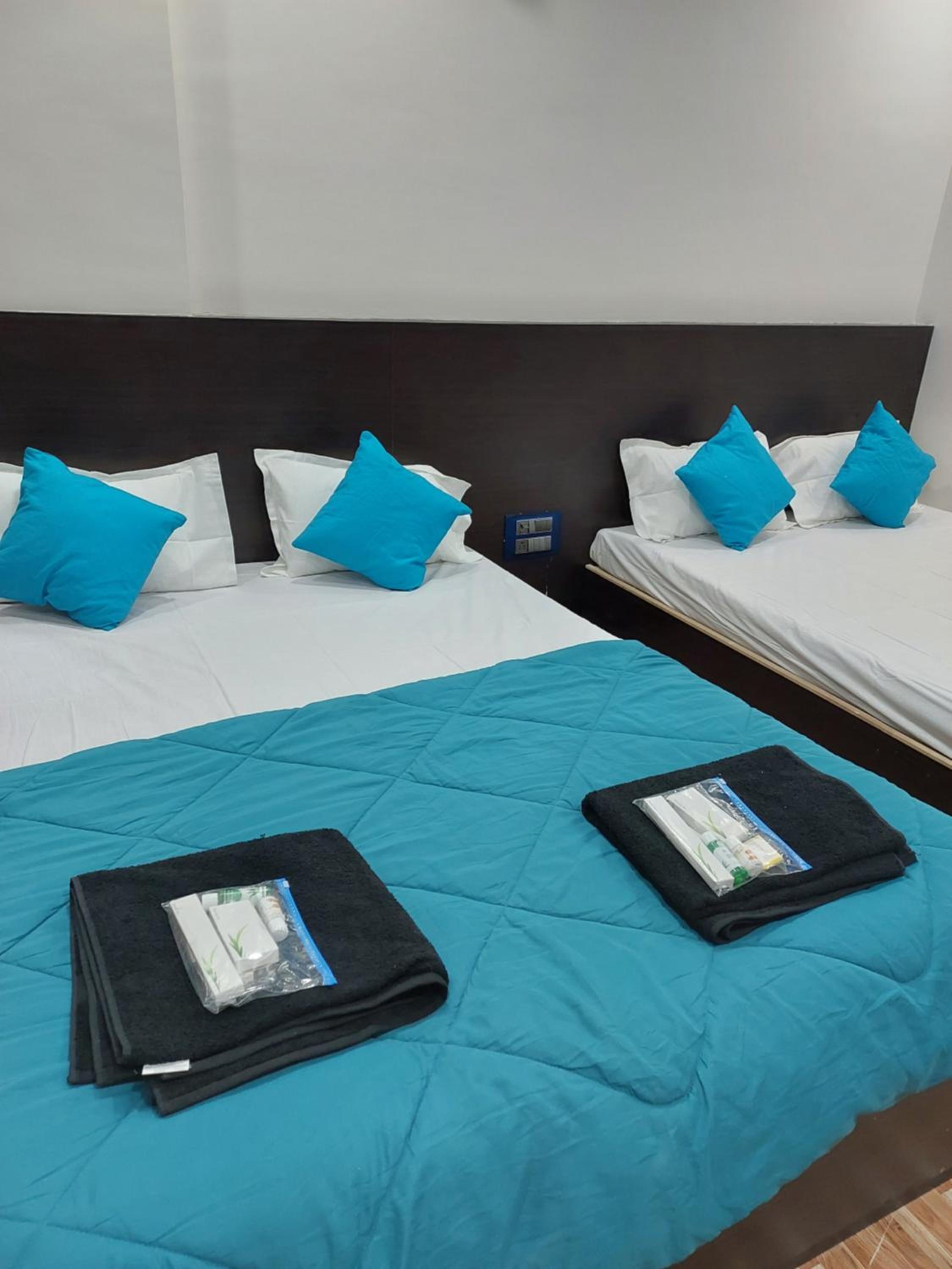Economy Quadruple Room - Photo 52