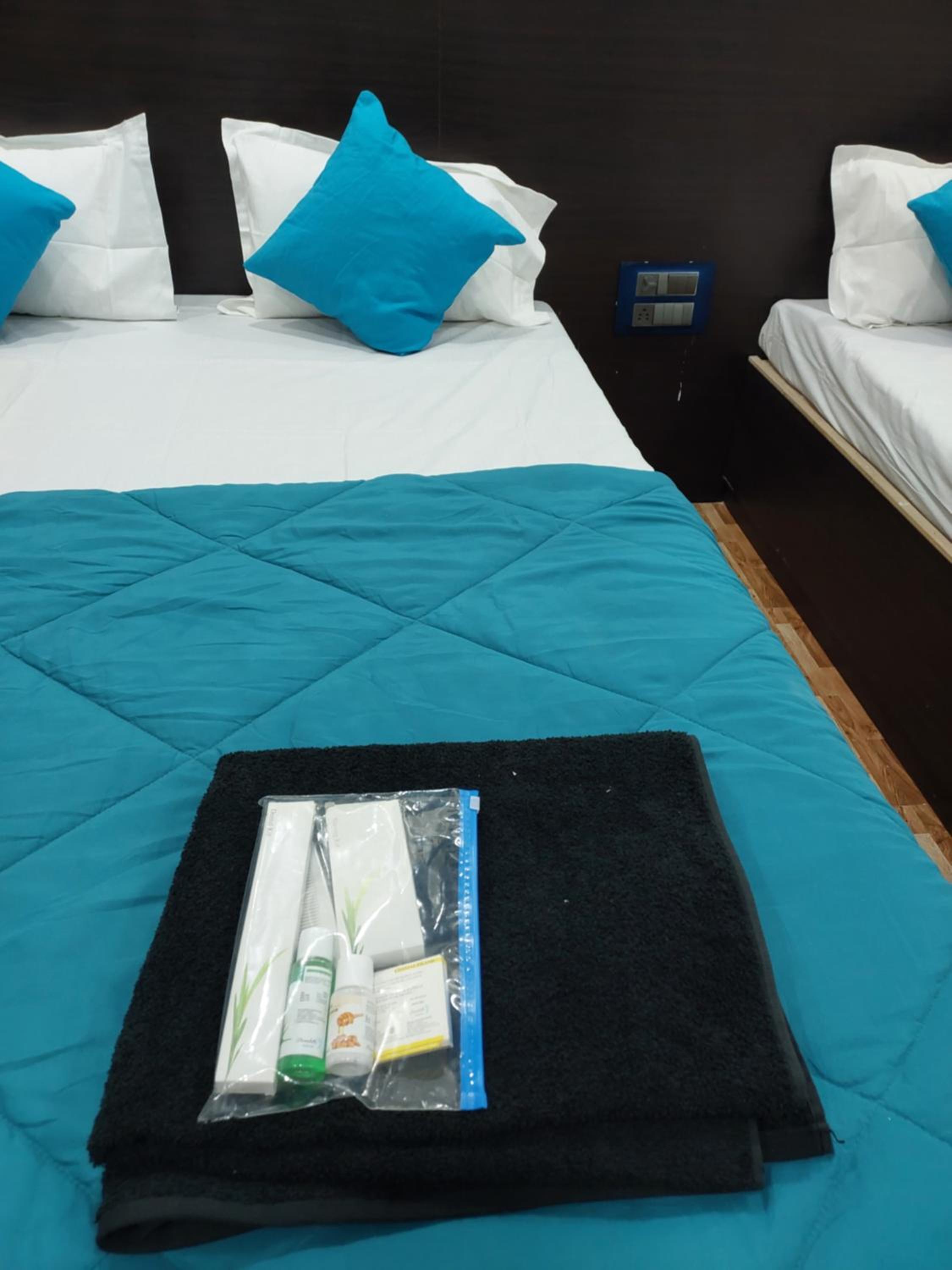 Economy Quadruple Room - Photo 51