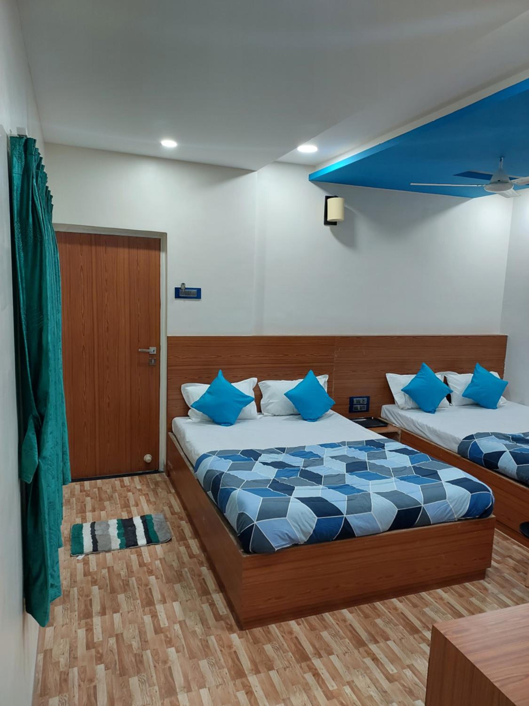 Economy Quadruple Room - Photo 43
