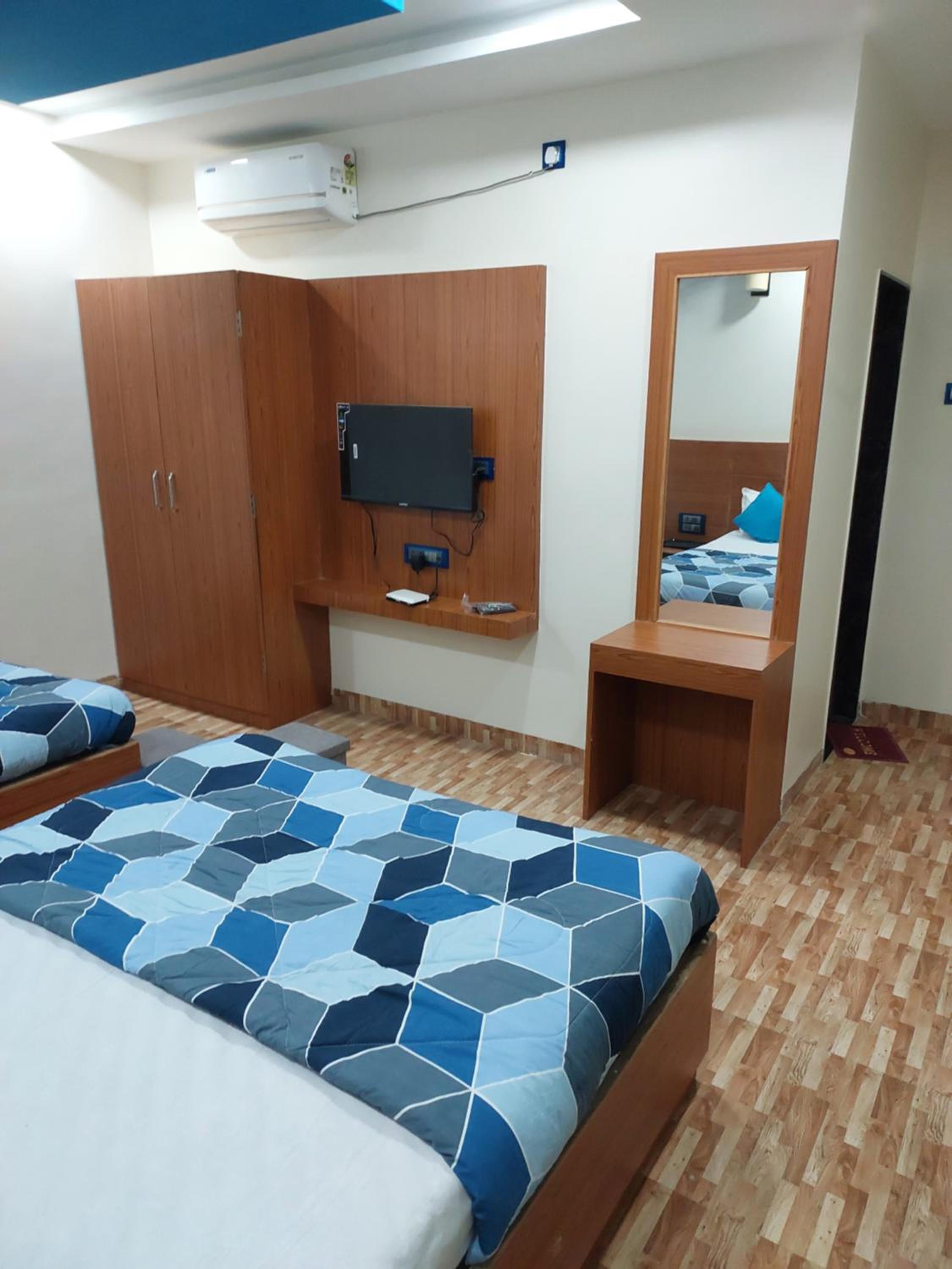 Economy Quadruple Room - Photo 45
