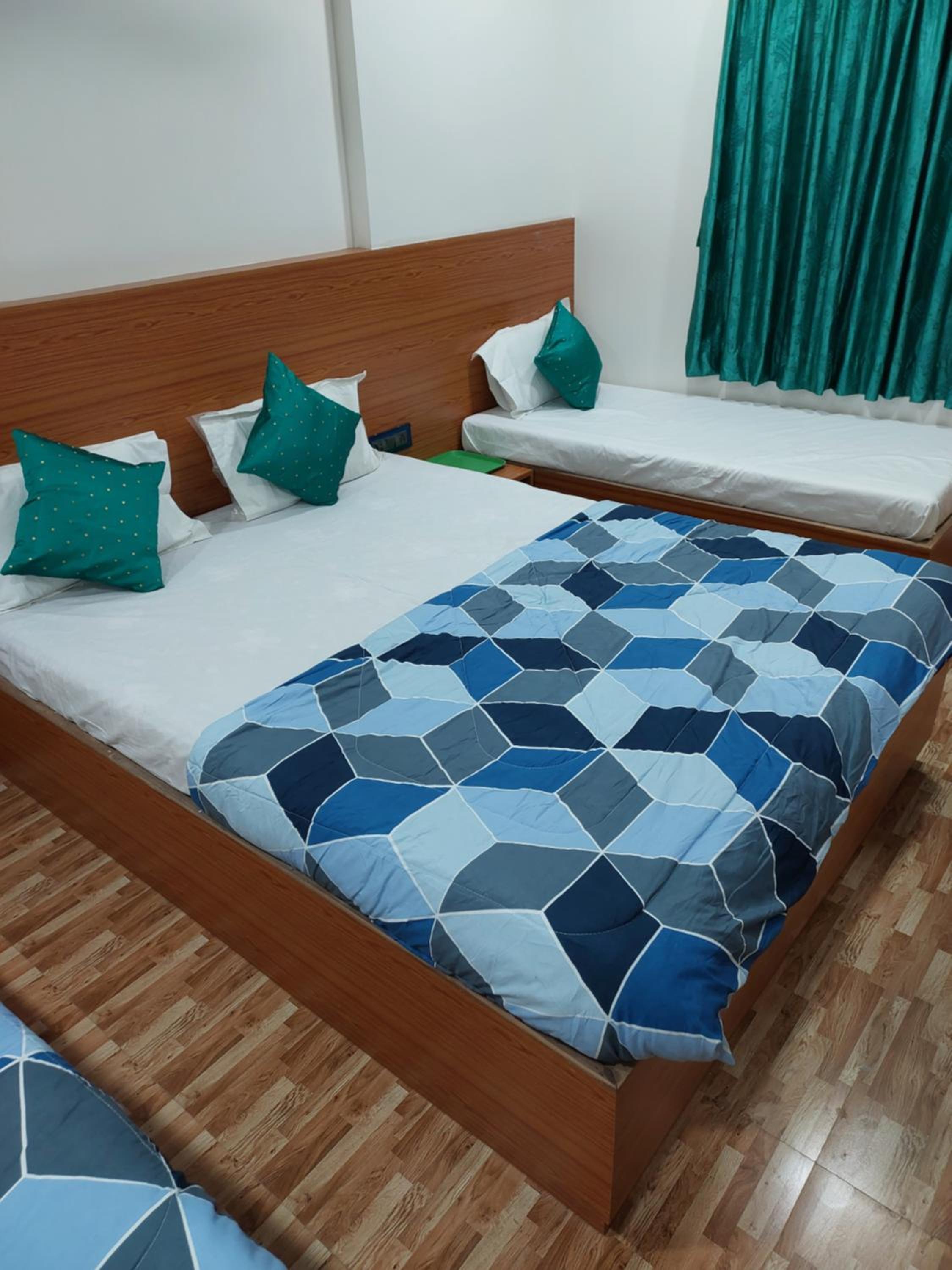 Economy Quadruple Room - Photo 46